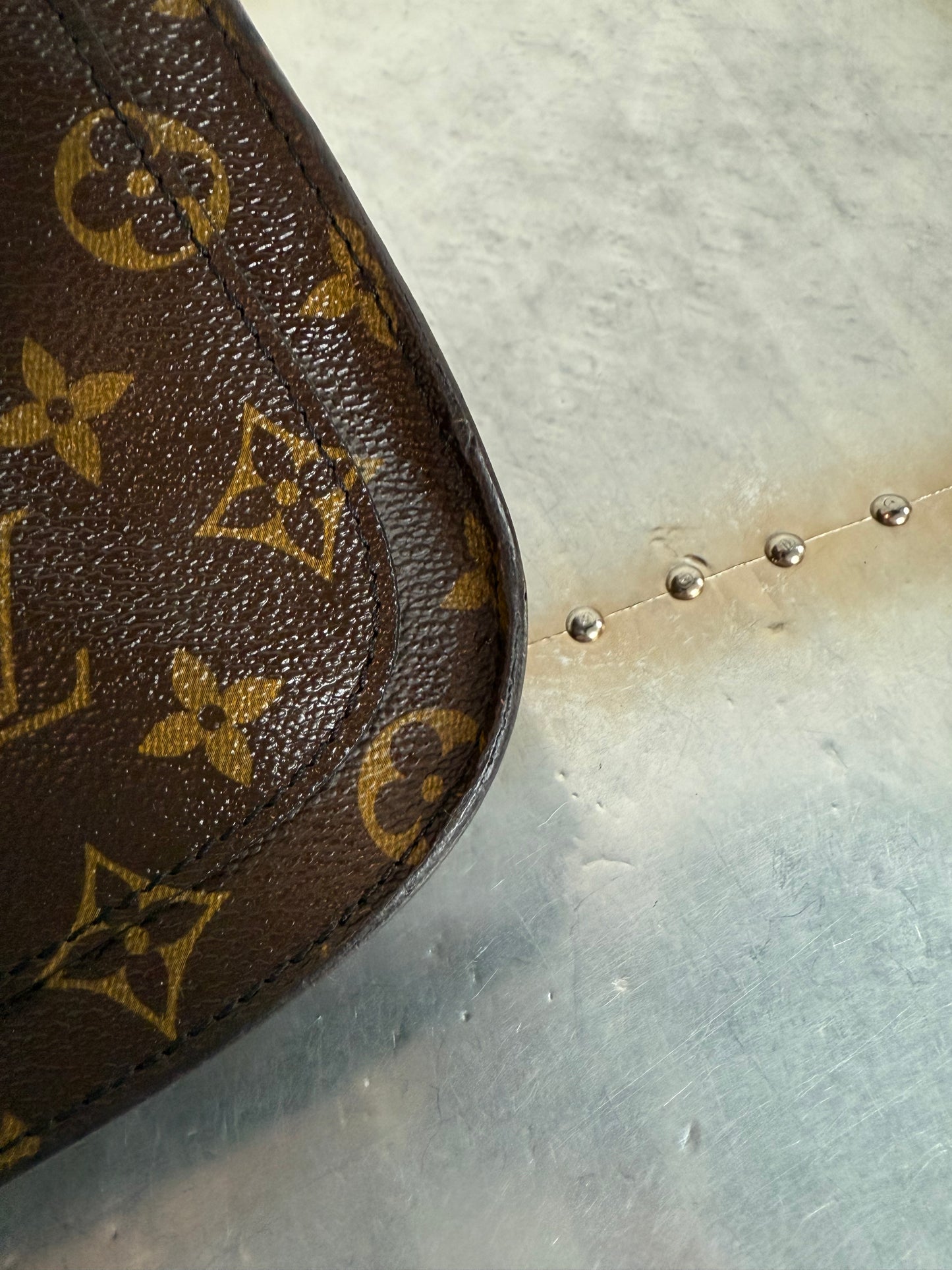 Pre-owned Authentic Louis Vuitton Saint Cloud MM Monogram Shoulder / Crossbody Bag
