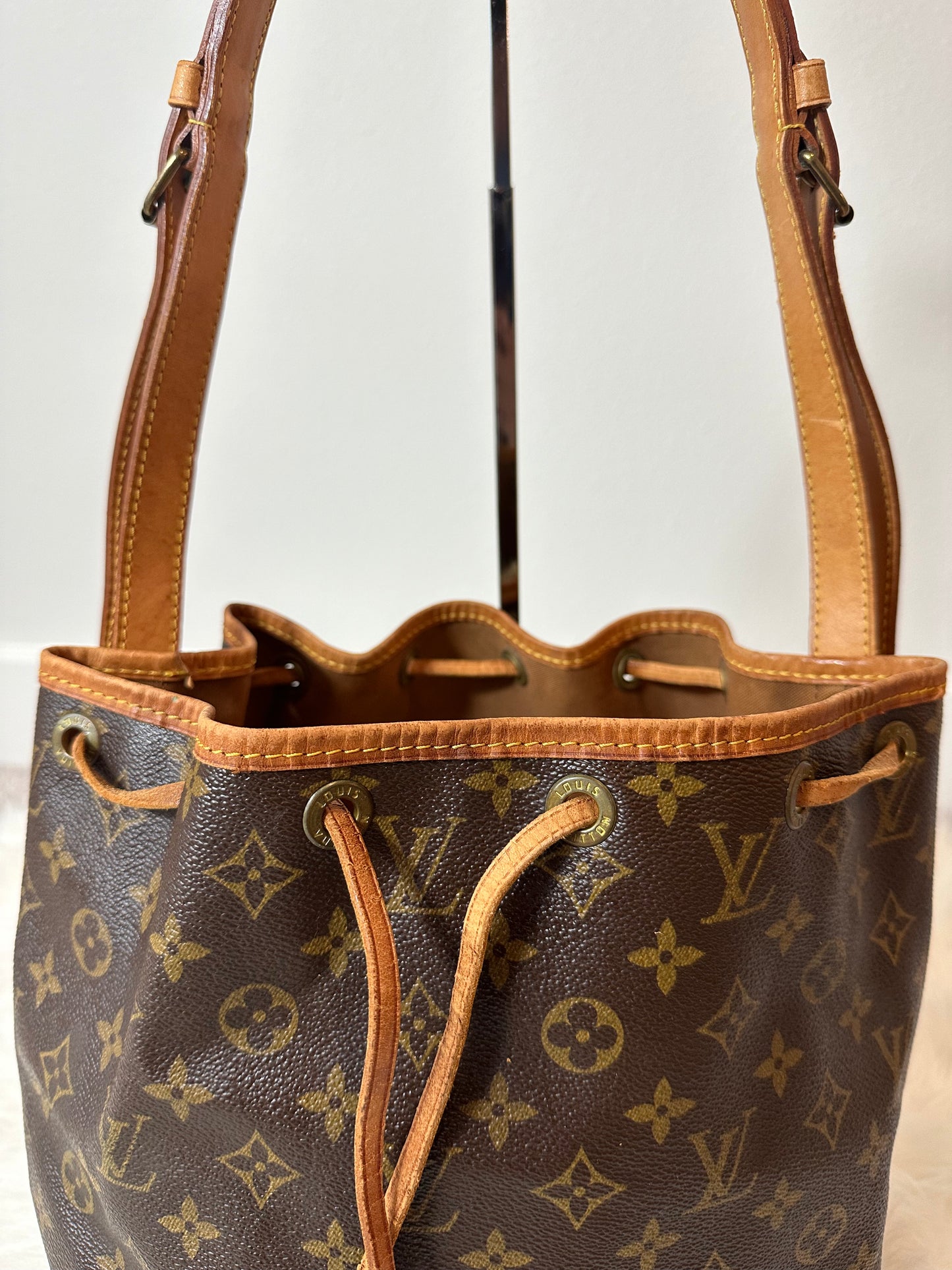 Pre-owned Authentic Louis Vuitton Petite Noe Monogram
Shoulder Bag