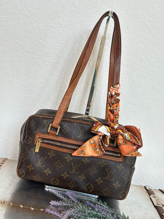 Pre-owned Authentic Louis Vuitton Cite MM Monogram Shoulder Bag