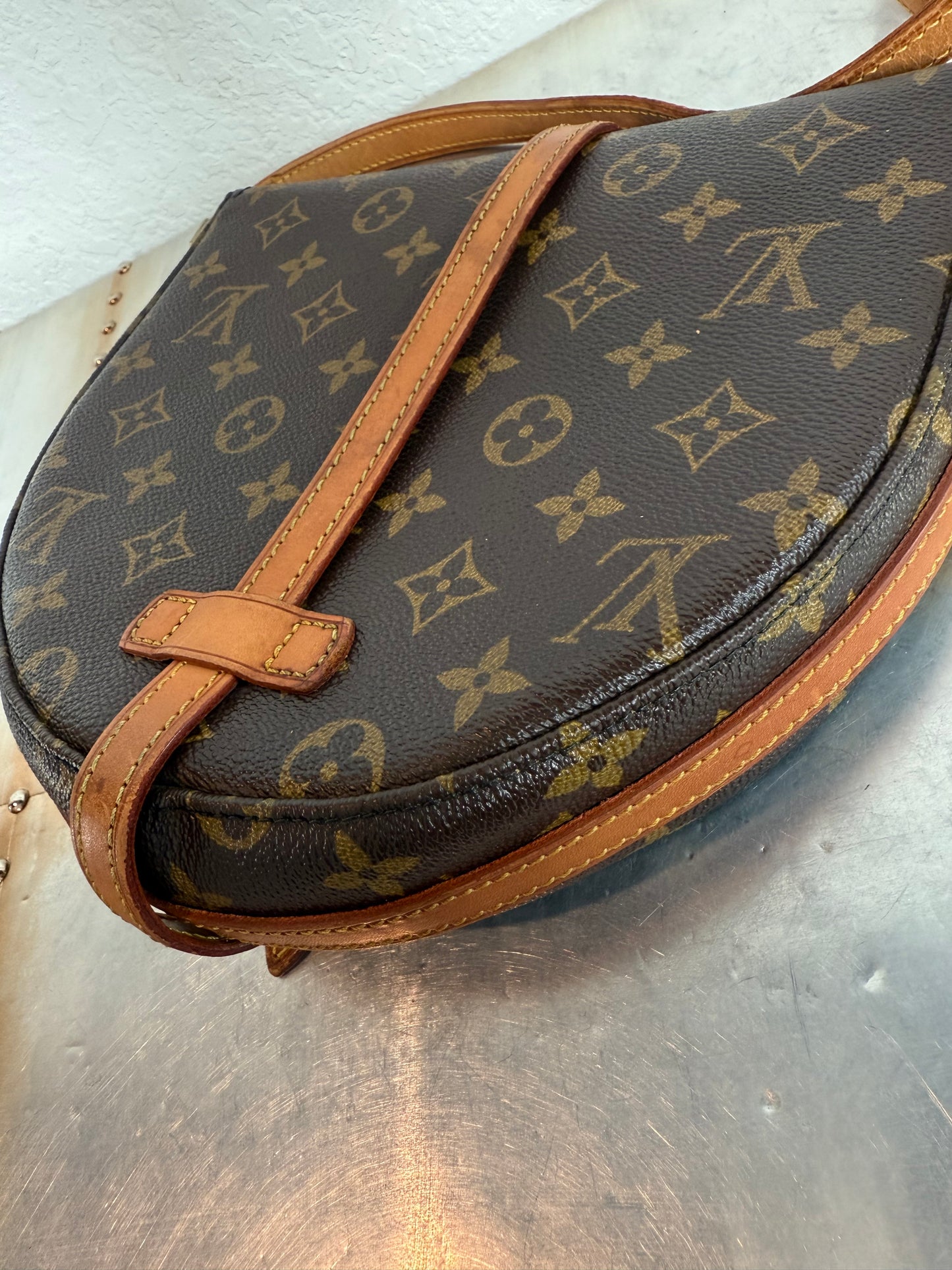 Pre-owned Authentic Louis Vuitton Chantilly MM Monogram Crossbody Bag