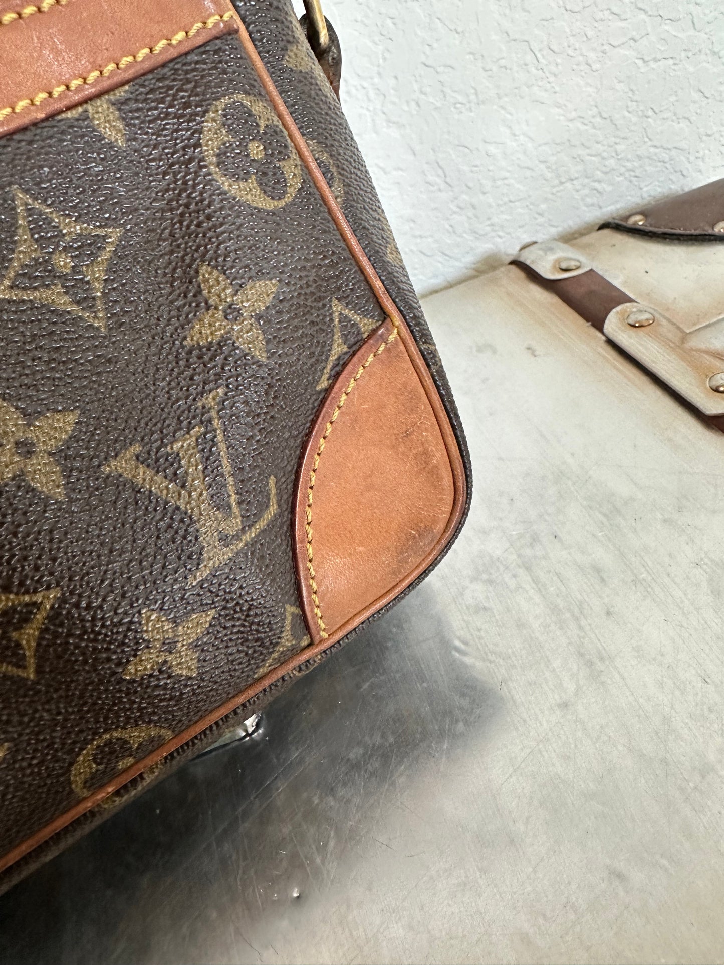Pre-owned Authentic Louis Vuitton Trocadero 27 Monogram Crossbody Bag