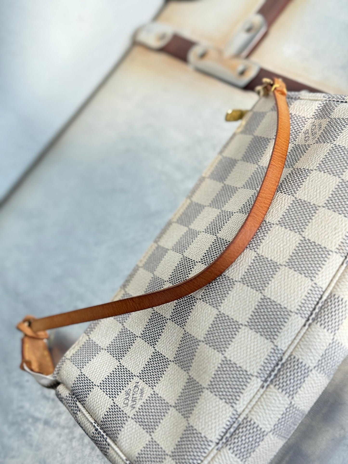 Pre-owned Louis Vuitton Pochette Accessoires Damier Azur Shoulder / Handbag