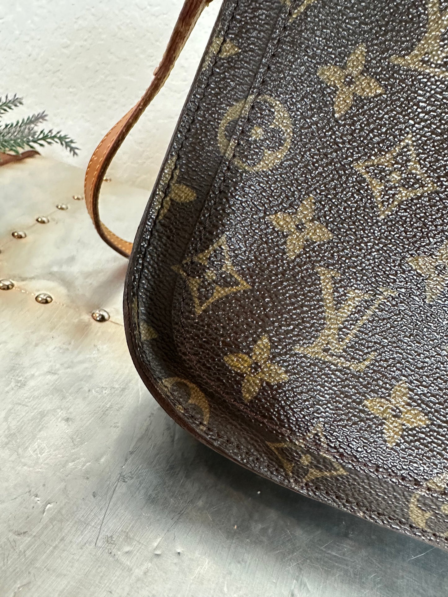 Pre-owned Authentic Louis Vuitton Saint Cloud MM Monogram Shoulder / Crossbody Bag