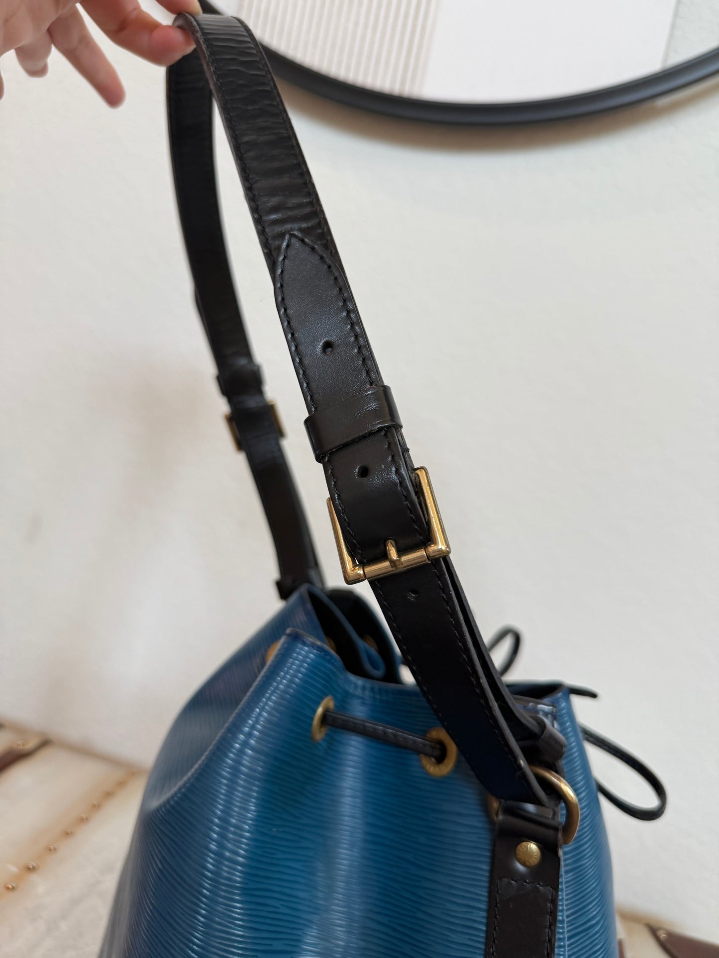 Pre-owned Authentic Louis Vuitton Petite Noe Epi Shoulder Bag