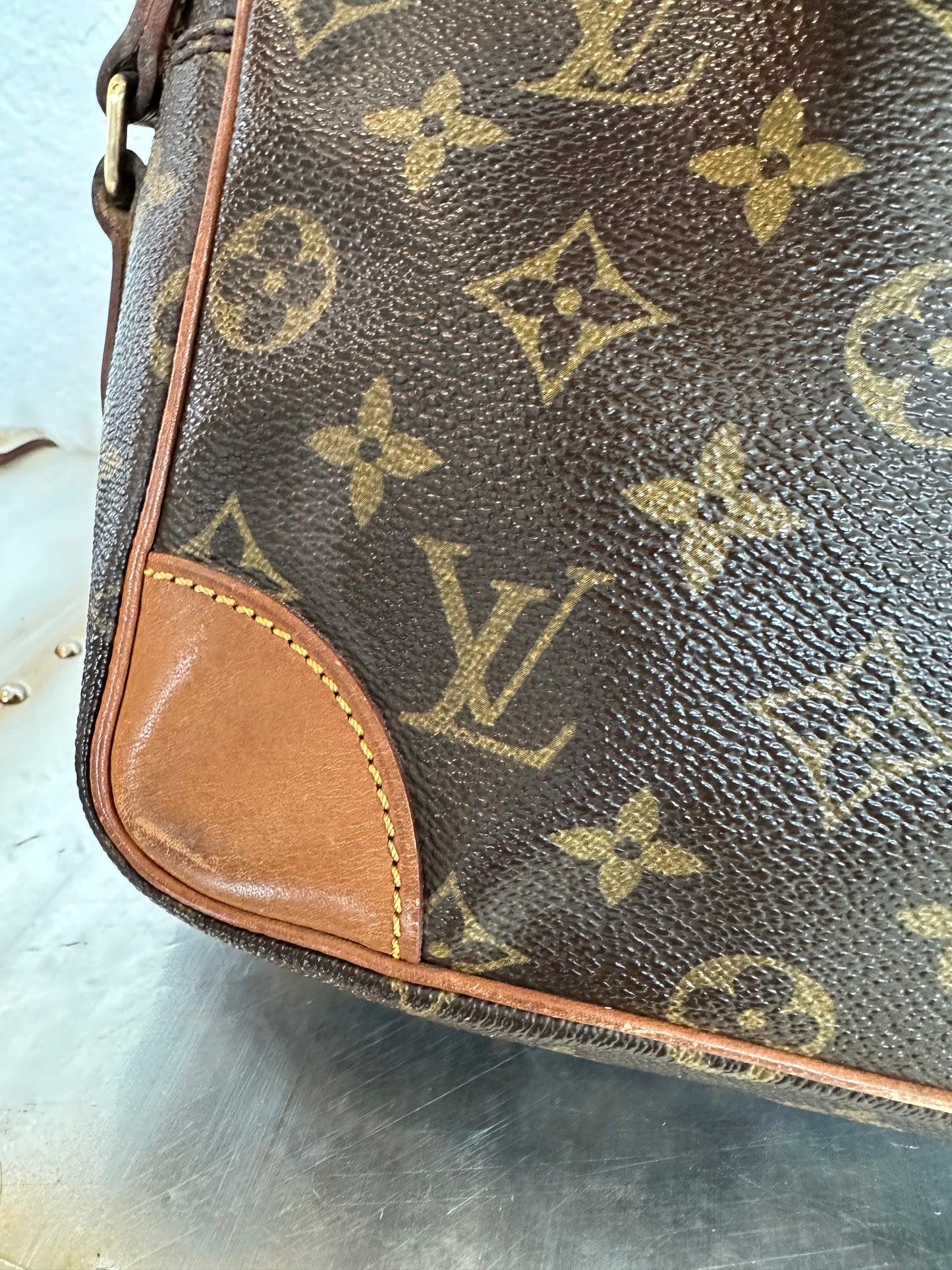 Pre-owned Authentic Louis Vuitton Trocadero 27 Monogram Crossbody Bag