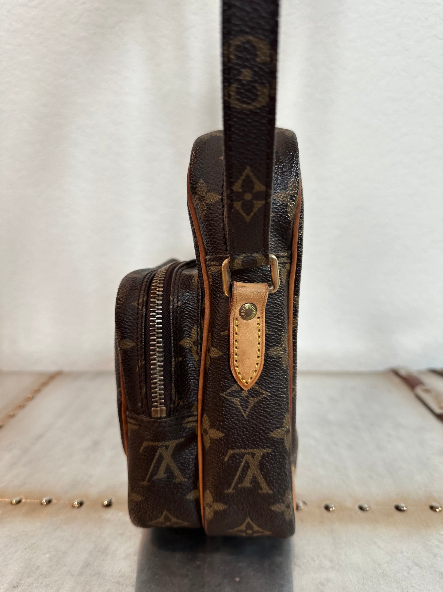 Pre-owned Authentic Louis Vuitton Amazon Monogram Crossbody Bag