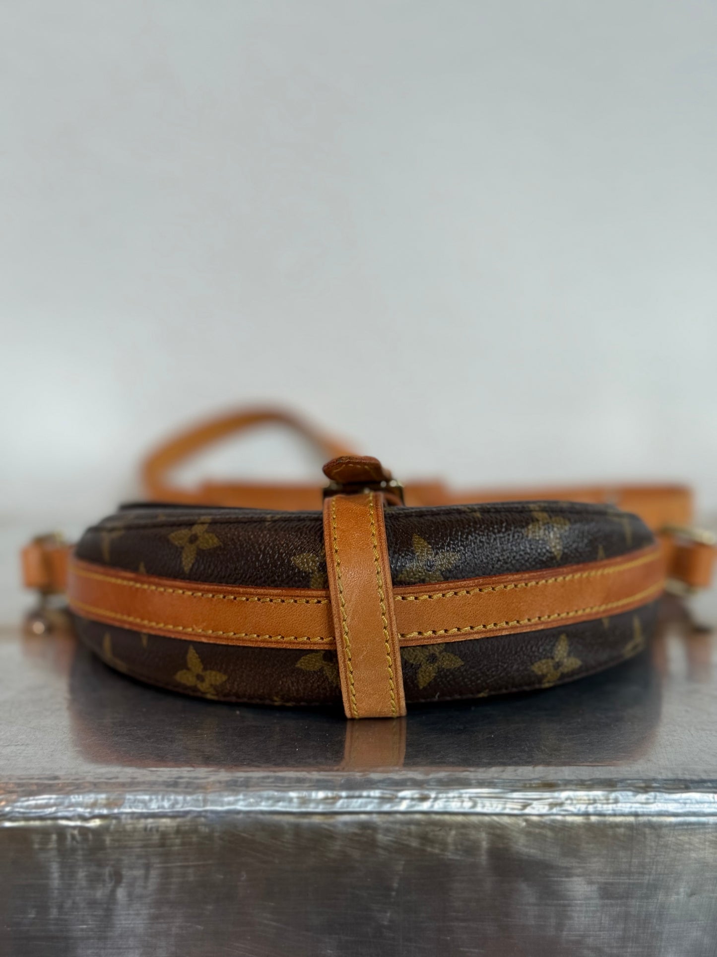 Pre-owned Authentic Louis Vuitton Chantilly PM Monogram Crossbody Bag