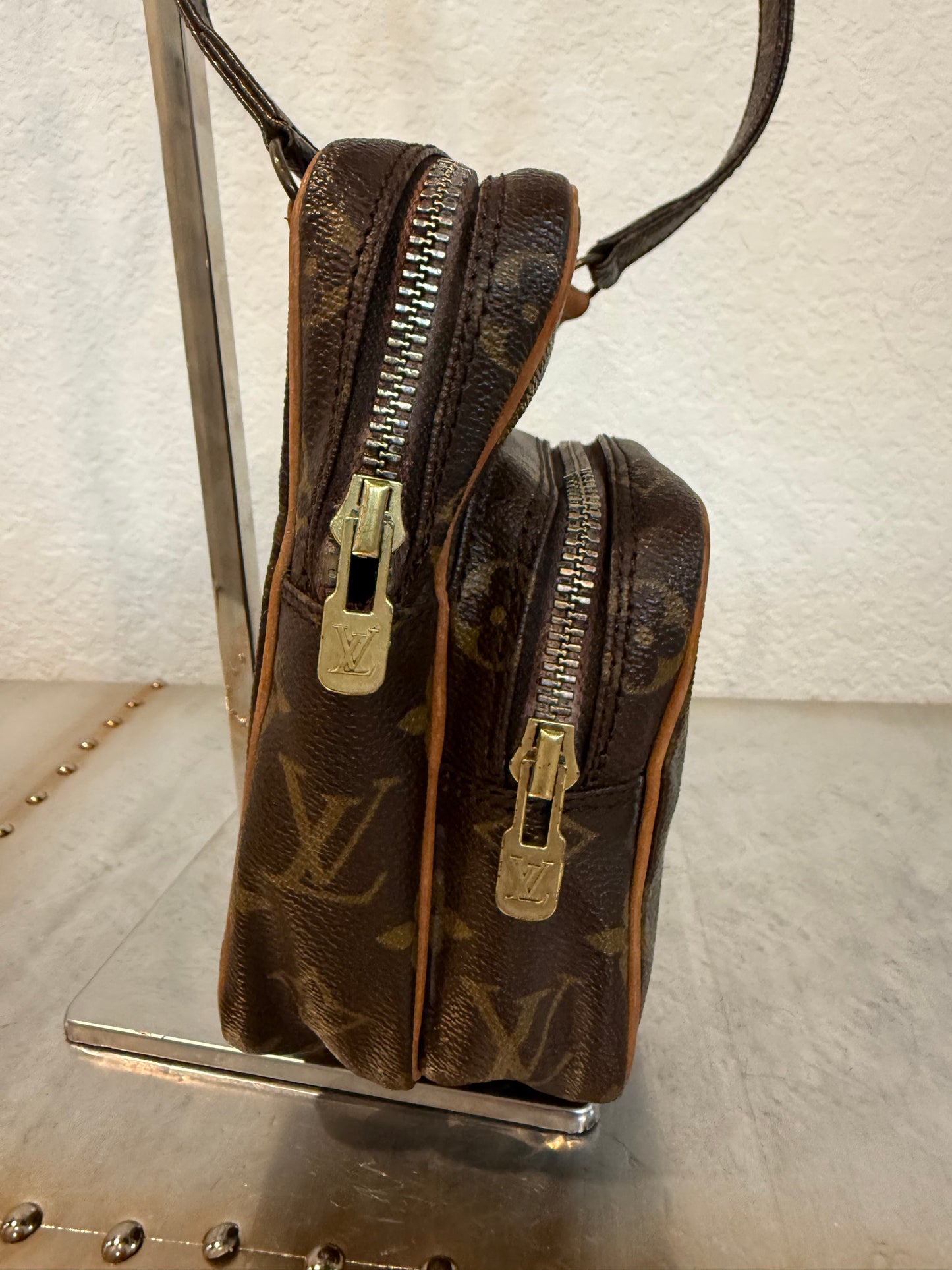Pre-owned Louis Vuitton Mini Amazon Monogram Crossbody Bag