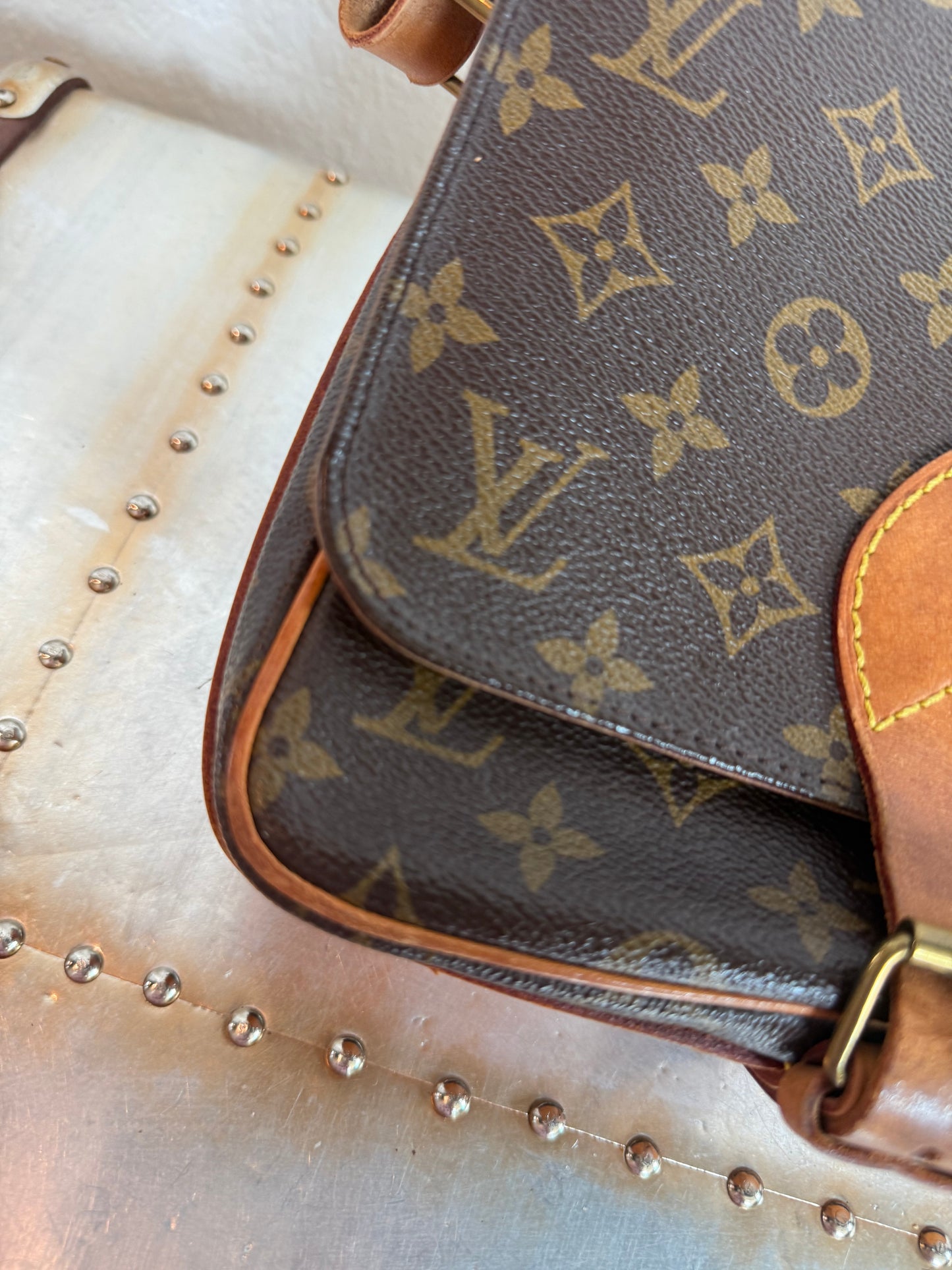 Pre-owned Louis Vuitton Cartouchiere MM Monogram Shoulder / Crossbody Bag
