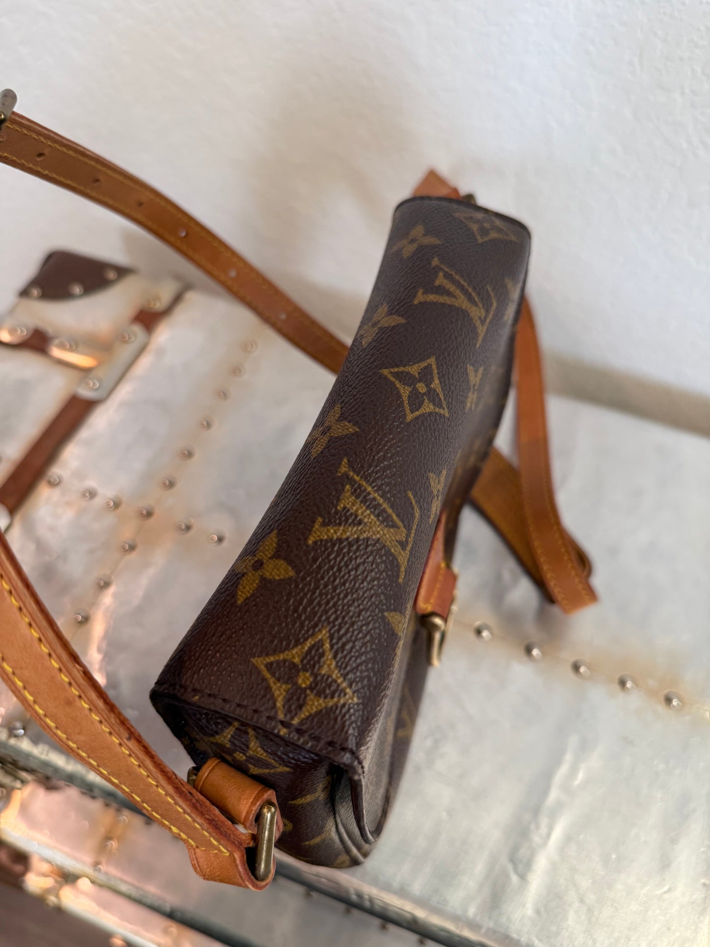 Pre-owned Authentic Louis Vuitton Saint Cloud MM Monogram Shoulder / Crossbody Bag