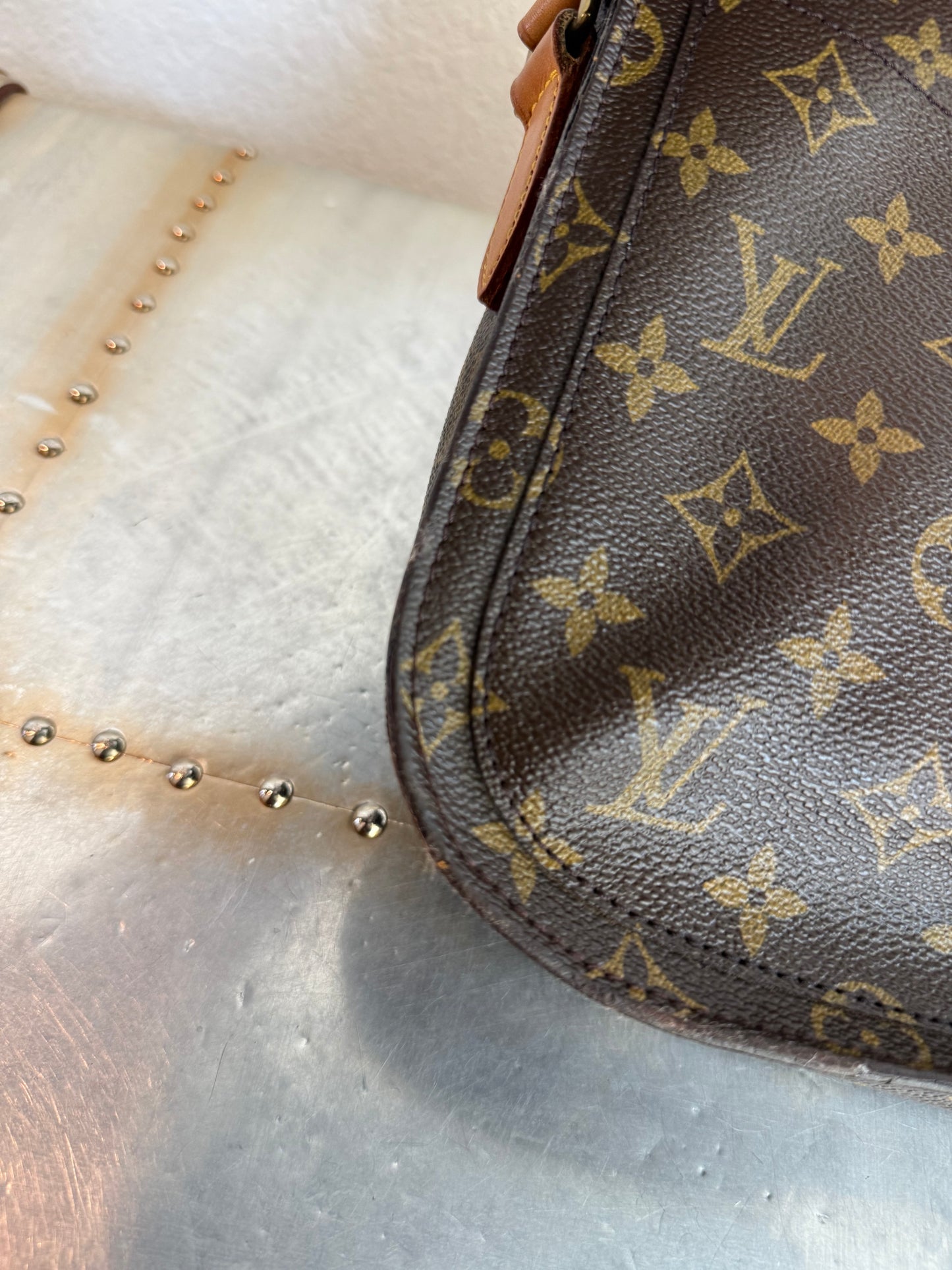 Pre-owned Authentic Louis Vuitton Saint Cloud GM Monogram Crossbody Bag