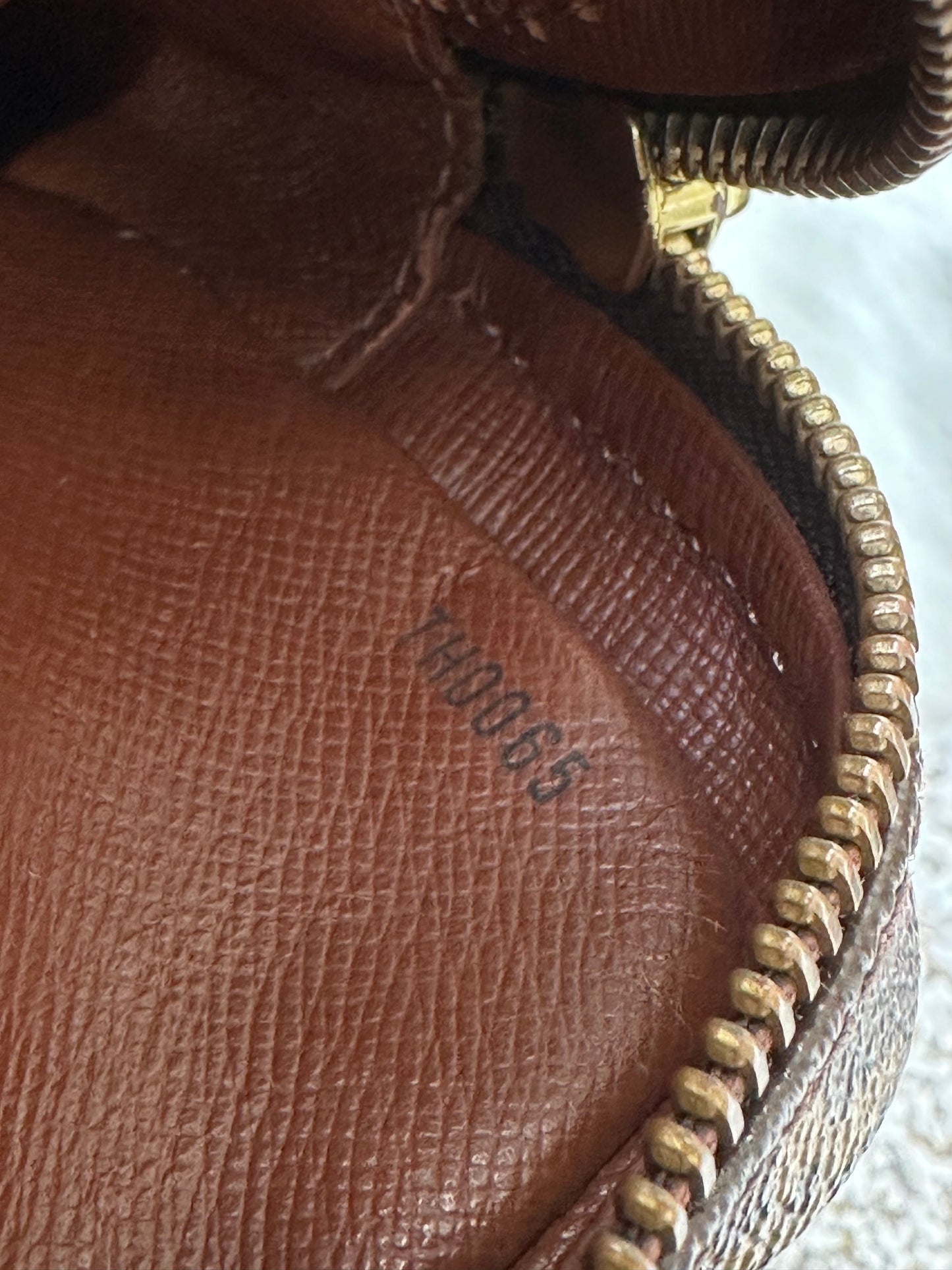 Pre-owned Authentic Louis Vuitton Amazon Monogram Crossbody Bag