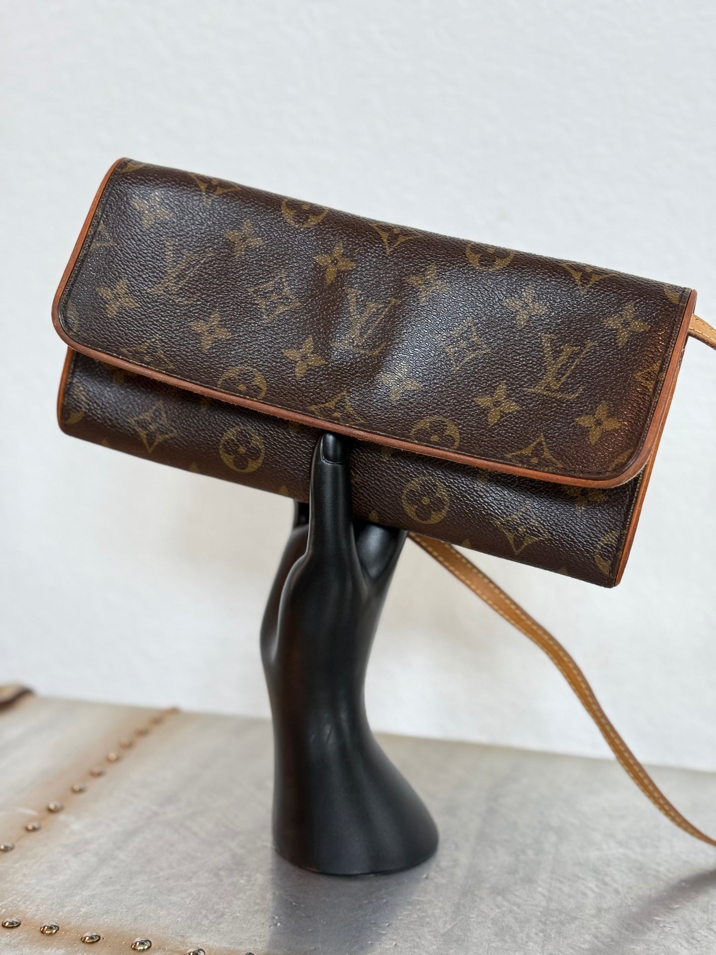 Pre-owned Authentic Louis Vuitton Pochette Twin GM Monogram Shoulder Bag