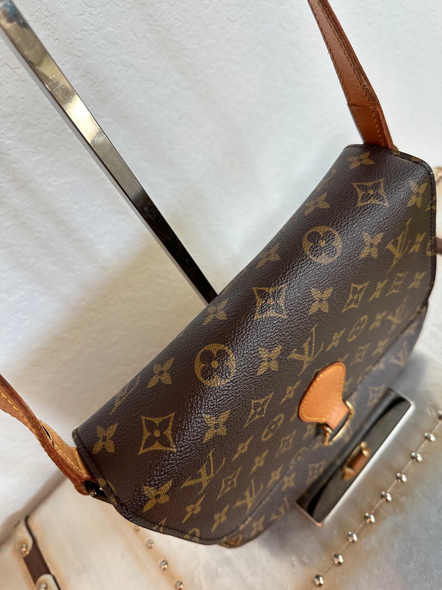 Pre-owned Authentic Louis Vuitton Saint Cloud GM Monogram Crossbody Bag