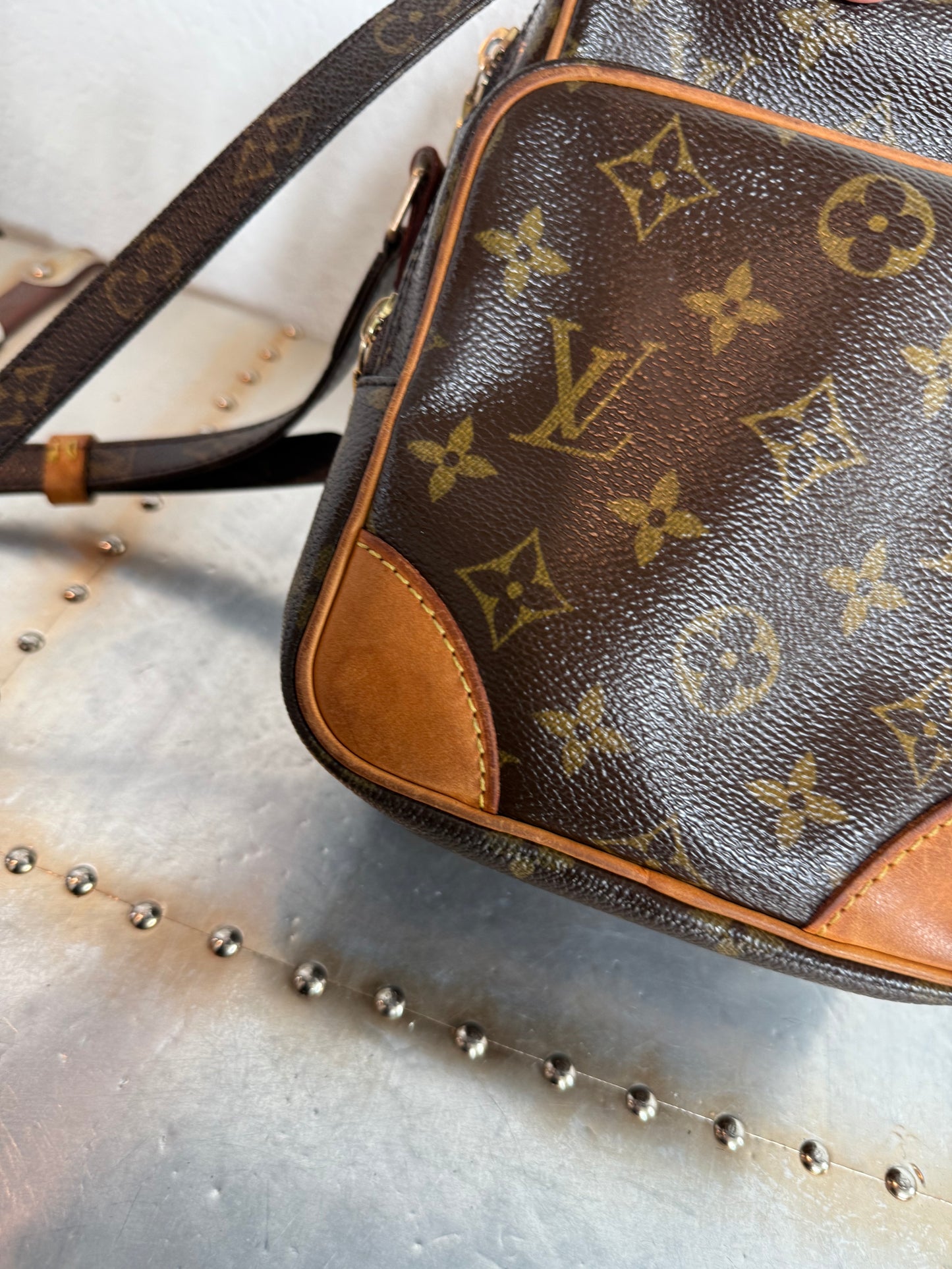 Pre-owned Authentic Louis Vuitton Amazon Monogram Crossbody Bag