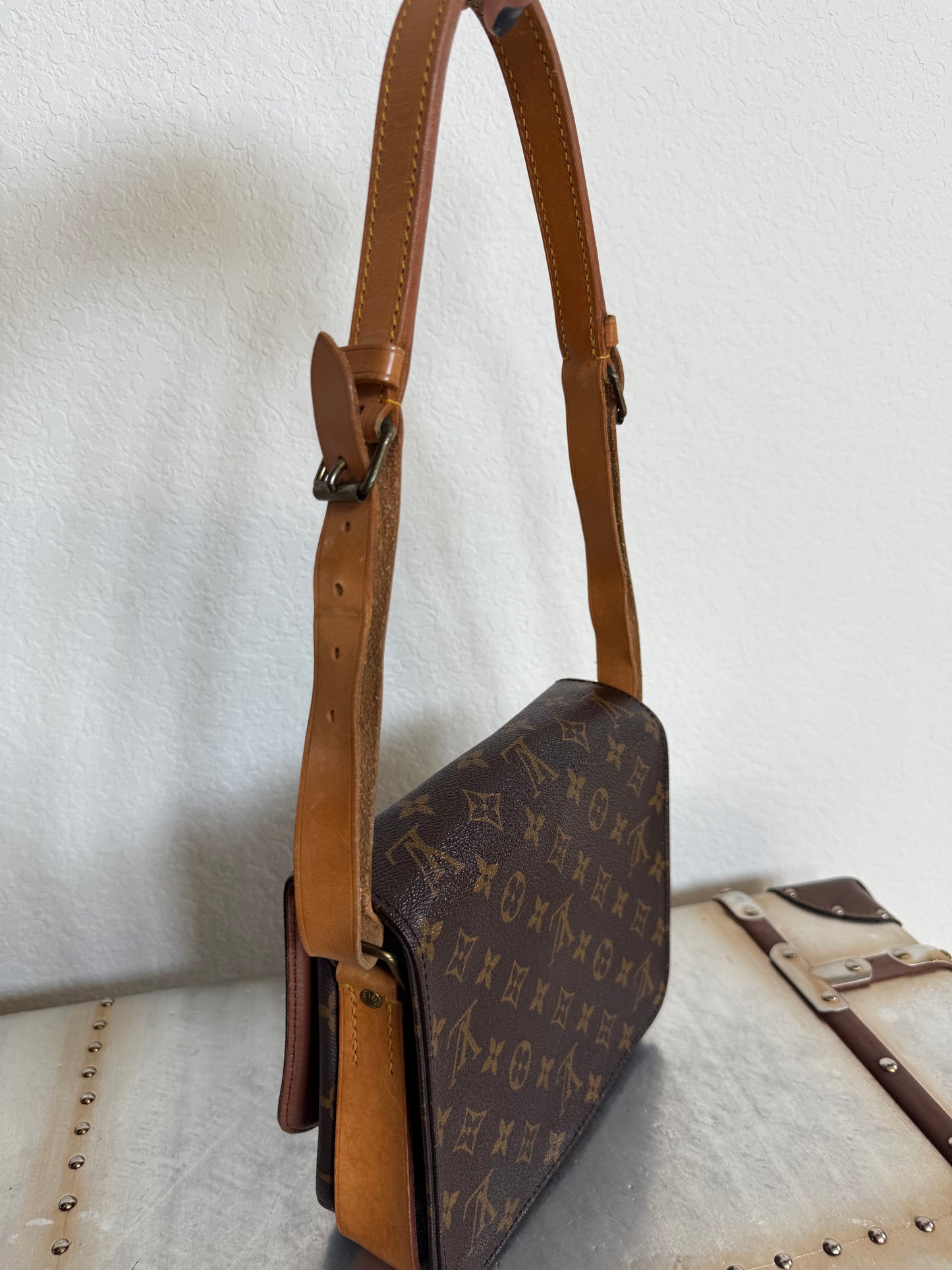 Pre-owned Louis Vuitton Cartouchiere MM Monogram Shoulder / Crossbody Bag