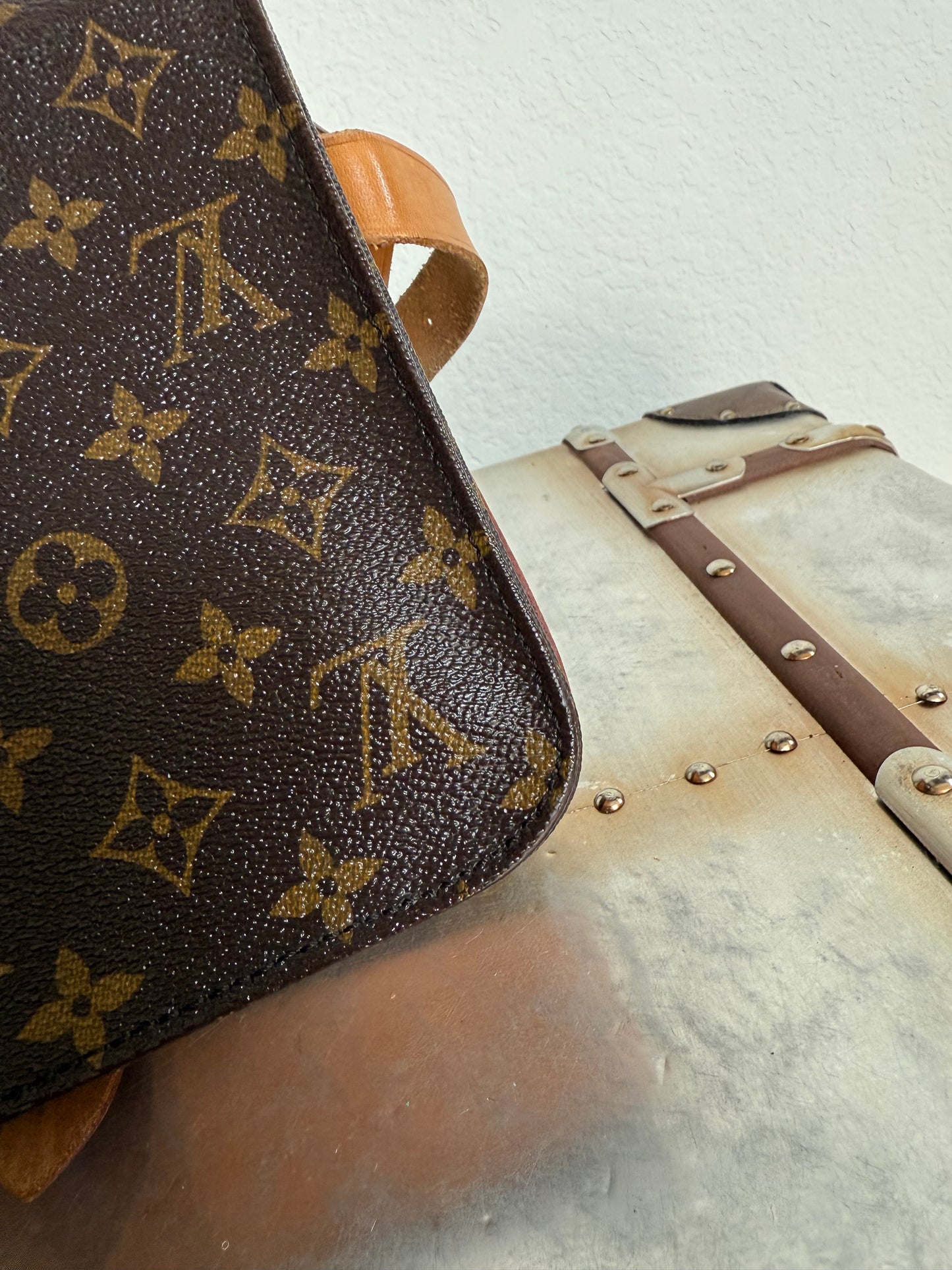 Pre-owned Louis Vuitton Cartouchiere MM Monogram Shoulder / Crossbody Bag