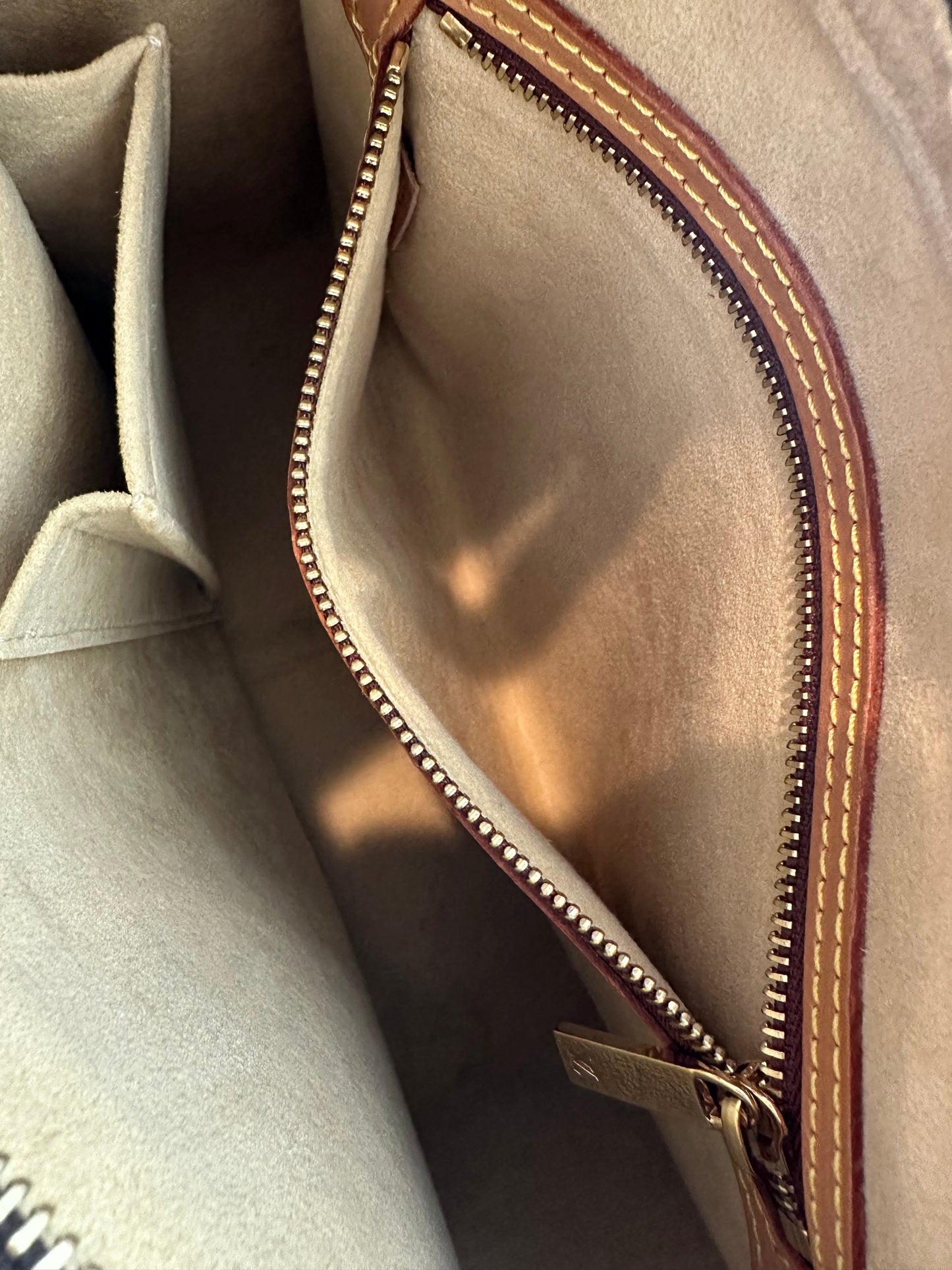 Pre-owned Authentic Louis Vuitton Looping MM Monogram Shoulder Bag