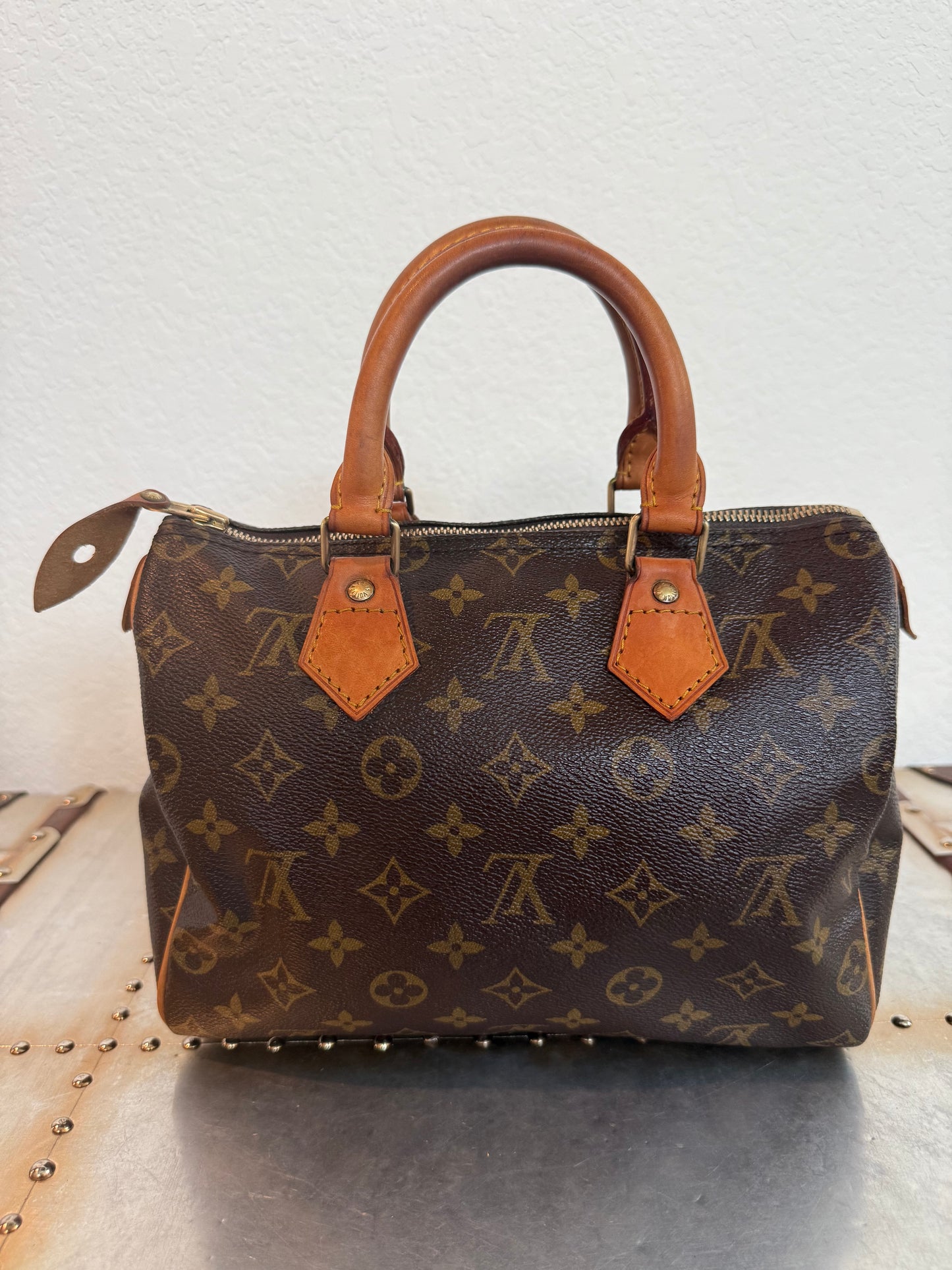 Pre-owned Authentic Louis Vuitton Speedy 25 Monogram Handbag