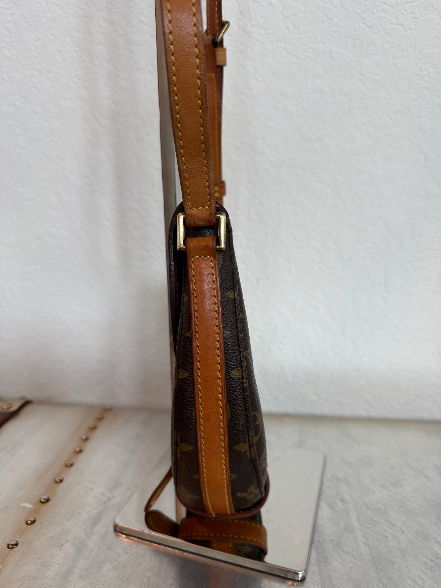 Pre-owned Authentic Louis Vuitton Chantilly PM Monogram Crossbody Bag