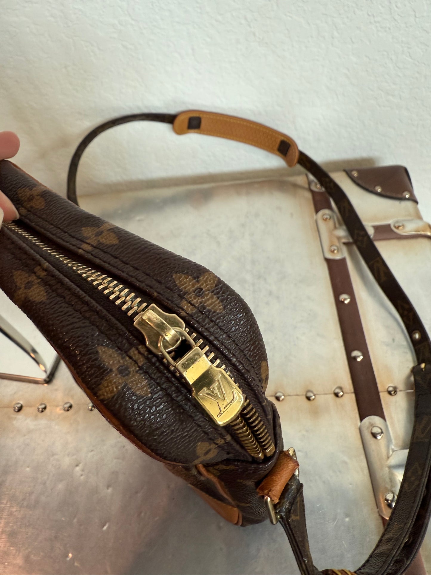 Pre-owned Authentic Louis Vuitton Danube Monogram Crossbody Bag