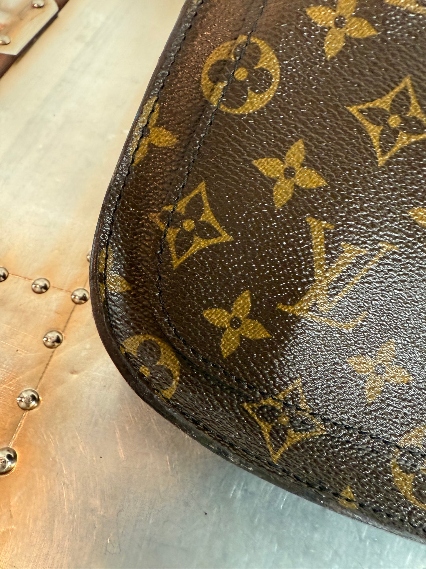 Pre-owned Authentic Louis Vuitton Saint Cloud MM Monogram Shoulder / Crossbody Bag