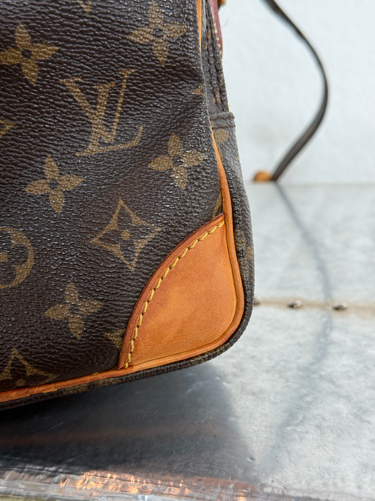 Pre-owned Authentic Louis Vuitton Amazon Monogram Crossbody Bag