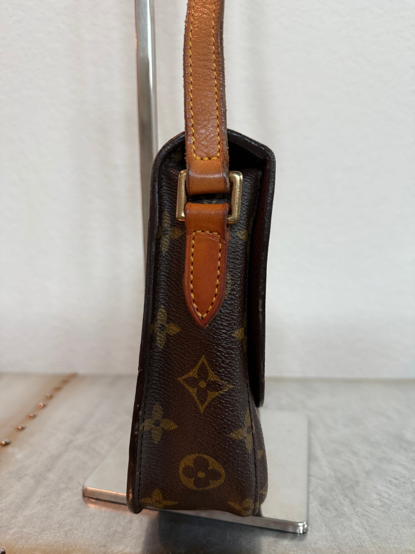 Pre-owned Authentic Louis Vuitton Saint Cloud MM Monogram Shoulder / Crossbody Bag