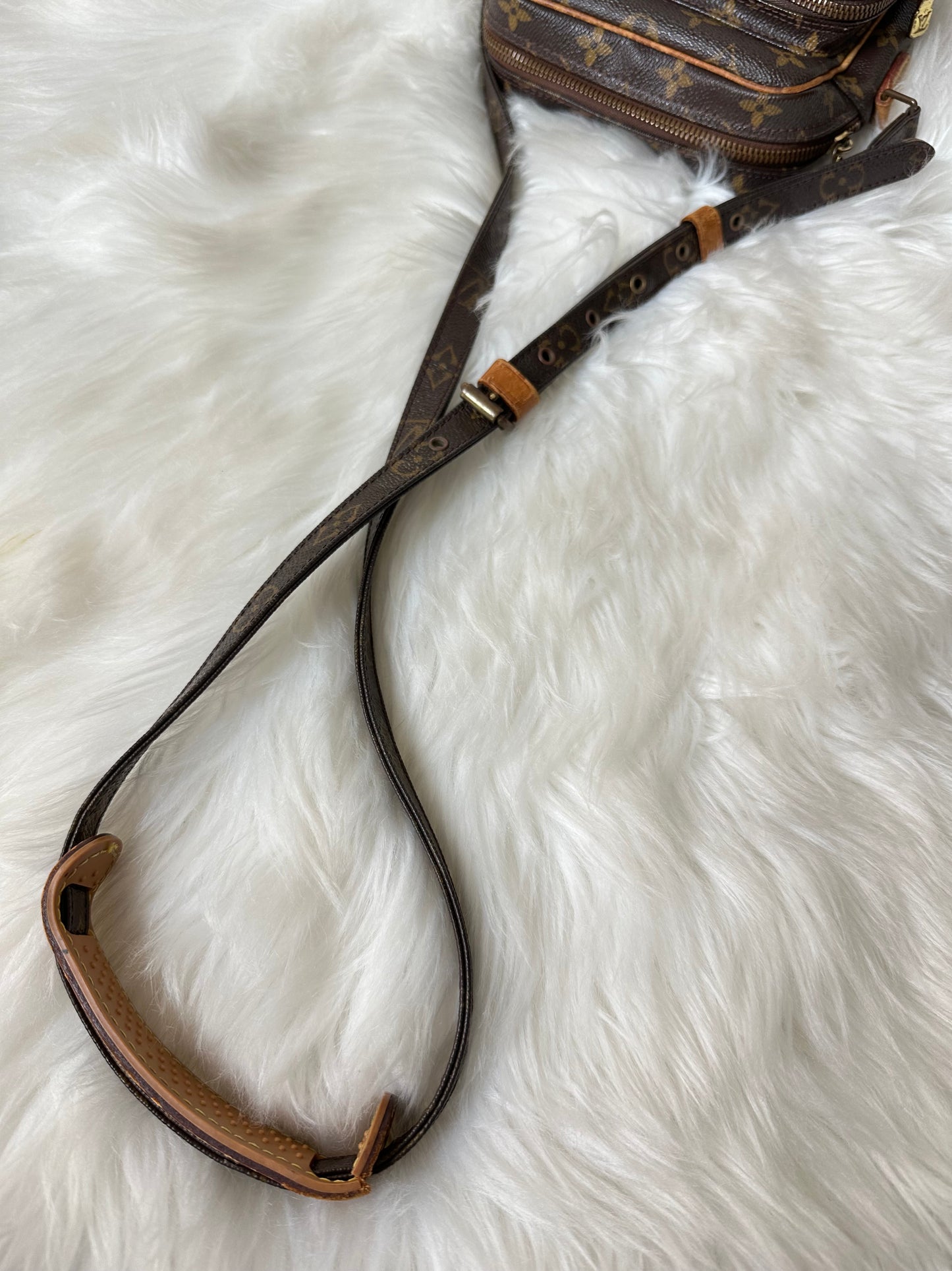Pre-owned Authentic Louis Vuitton Amazon Monogram Crossbody Bag