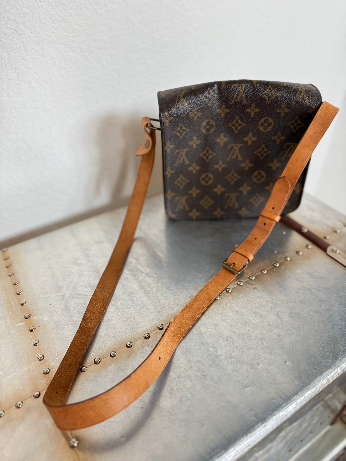 Pre-owned Louis Vuitton Cartouchiere MM Monogram Shoulder / Crossbody Bag