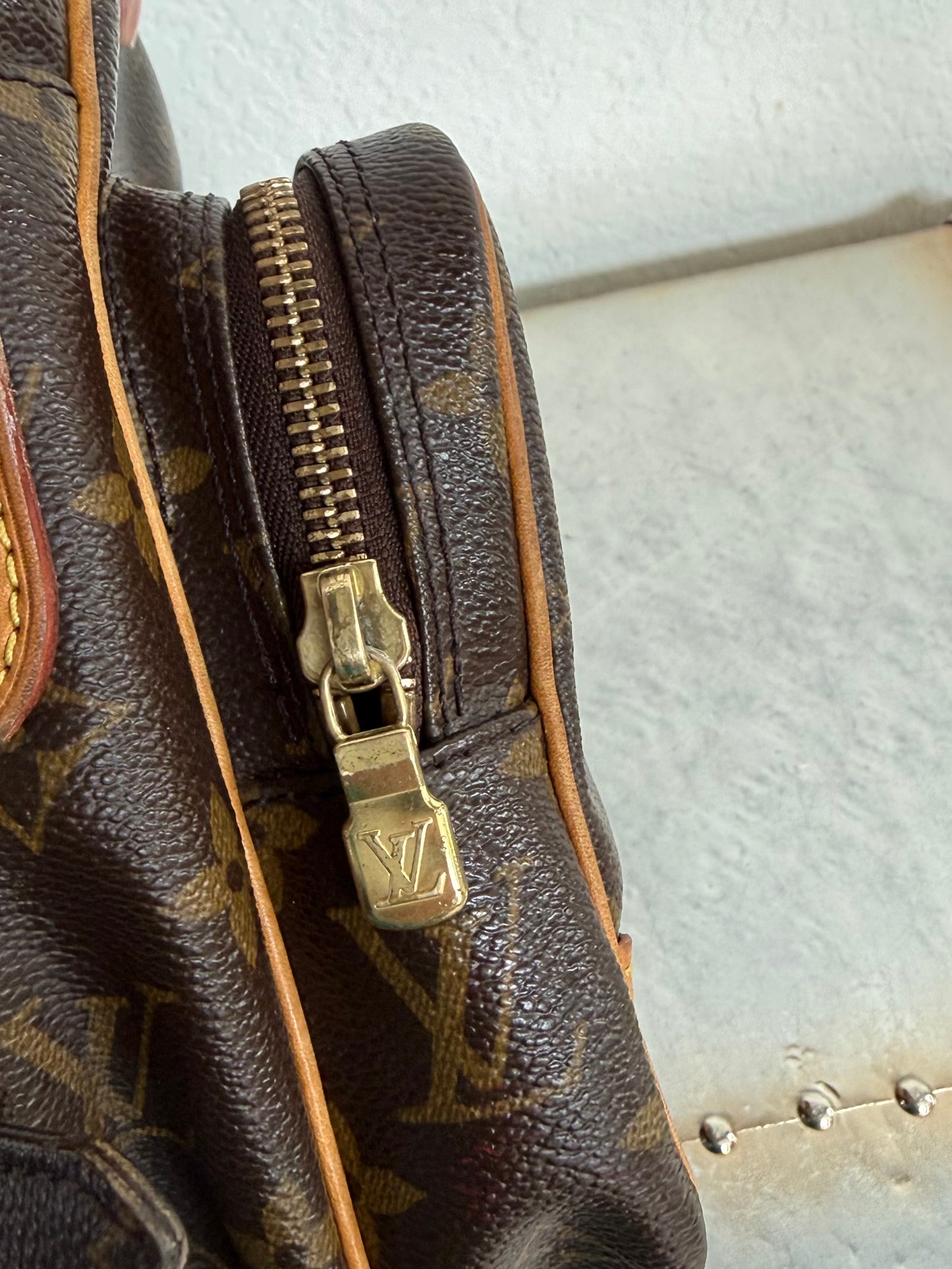 Pre-owned Authentic Louis Vuitton Amazon Monogram Crossbody Bag