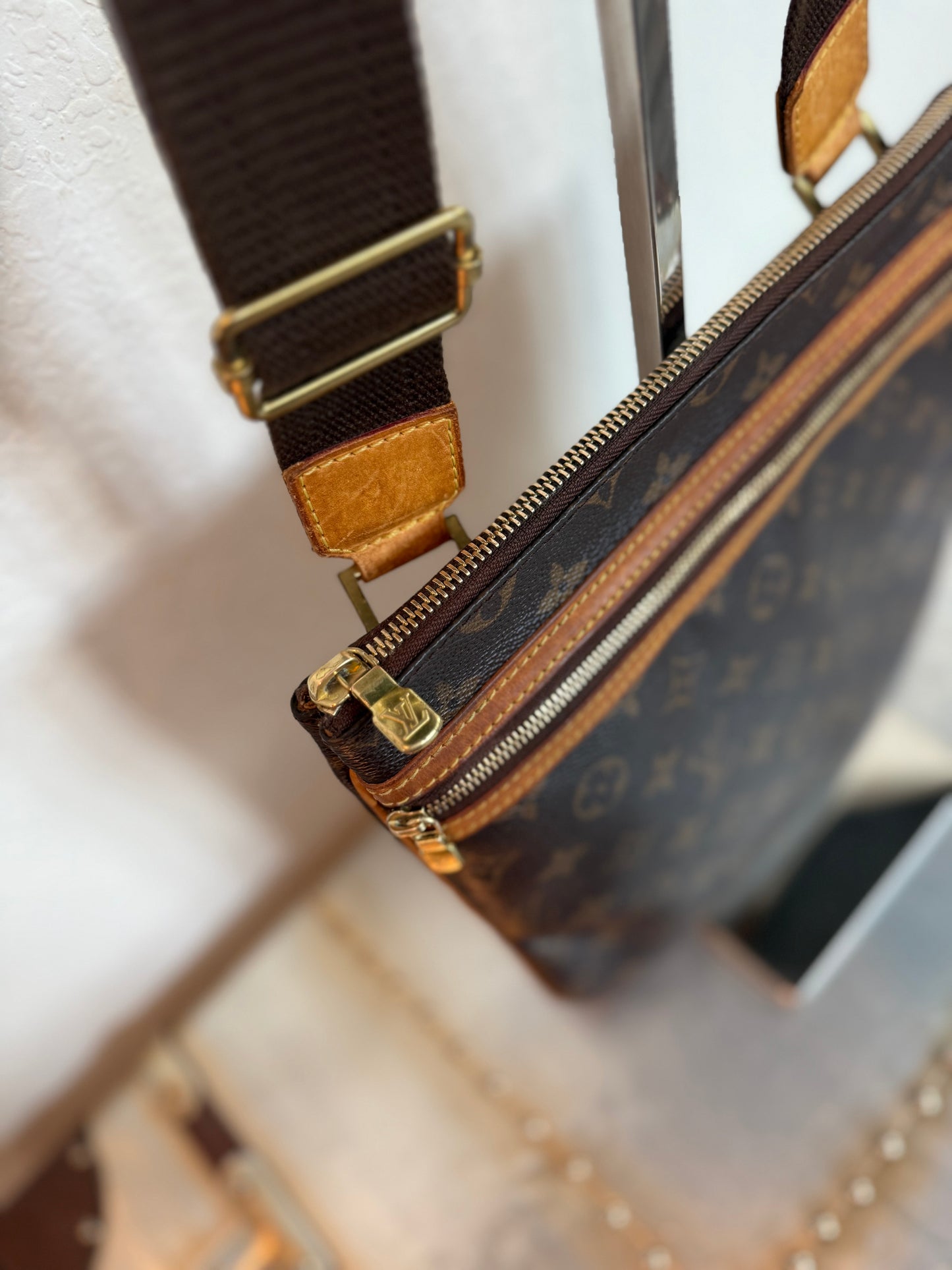 Pre-owned Authentic Louis Vuitton Pochette Bosphore Monogram Shoulder / Crossbody Bag
