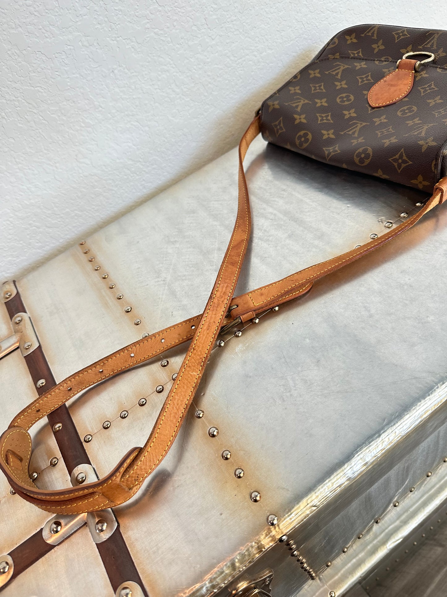 Pre-owned Authentic Louis Vuitton Saint Cloud GM Monogram Crossbody Bag