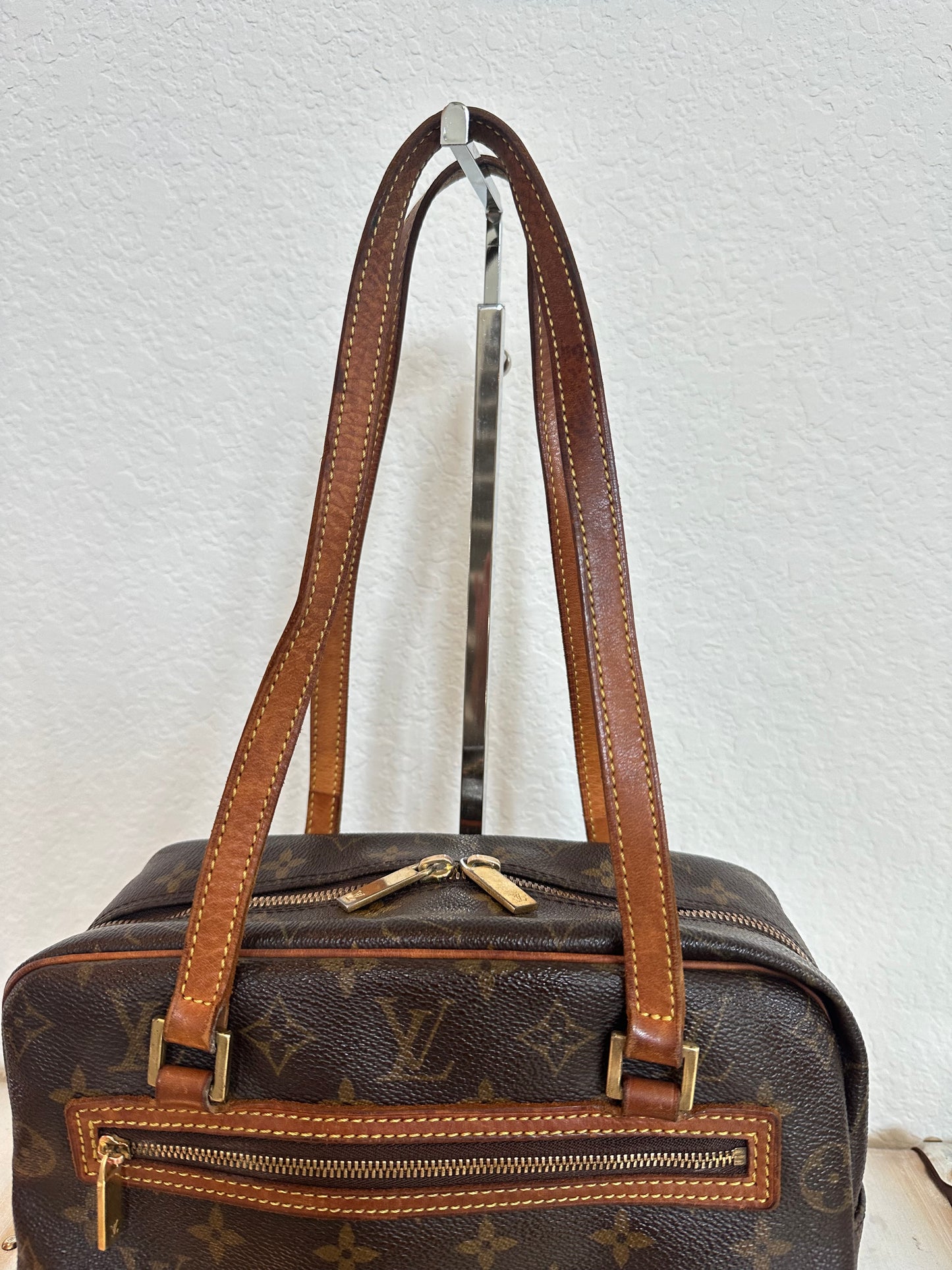 Pre-owned Authentic Louis Vuitton Cite MM Monogram Shoulder Bag