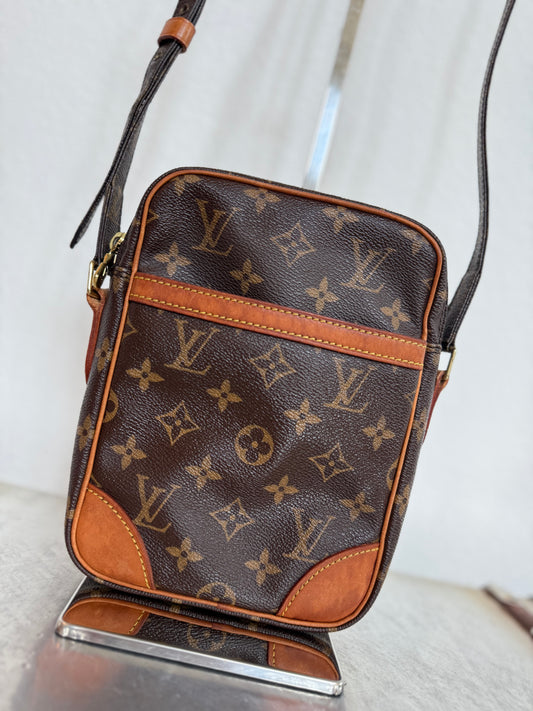 Pre-owned Authentic Louis Vuitton Danube Monogram Crossbody Bag
