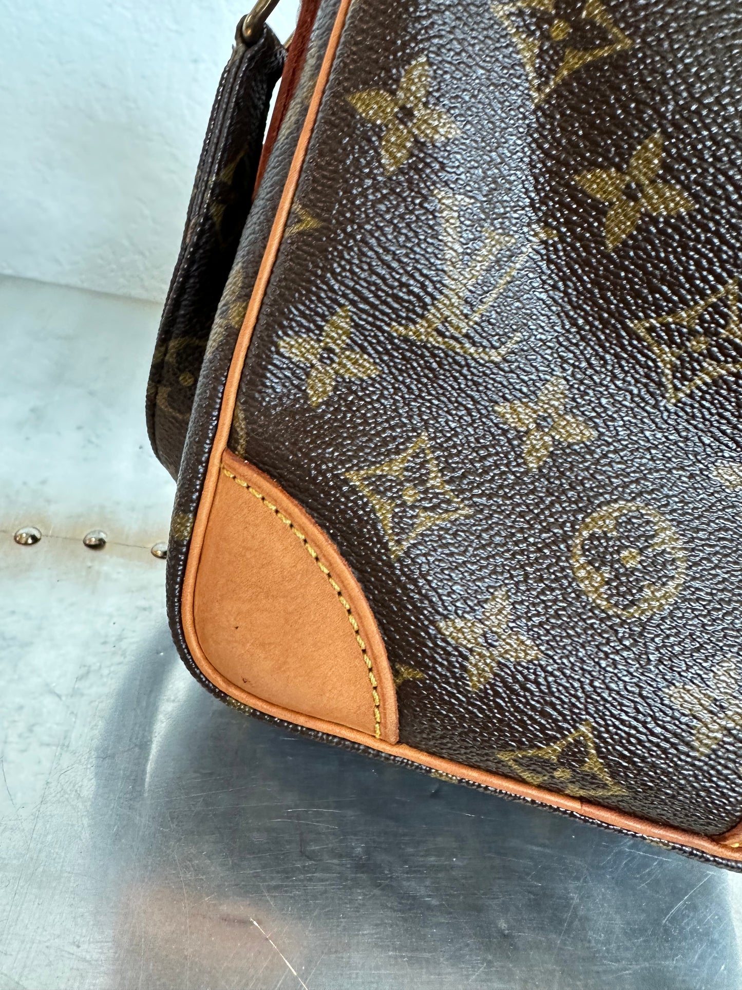 Pre-owned Authentic Louis Vuitton Amazon Monogram Crossbody Bag