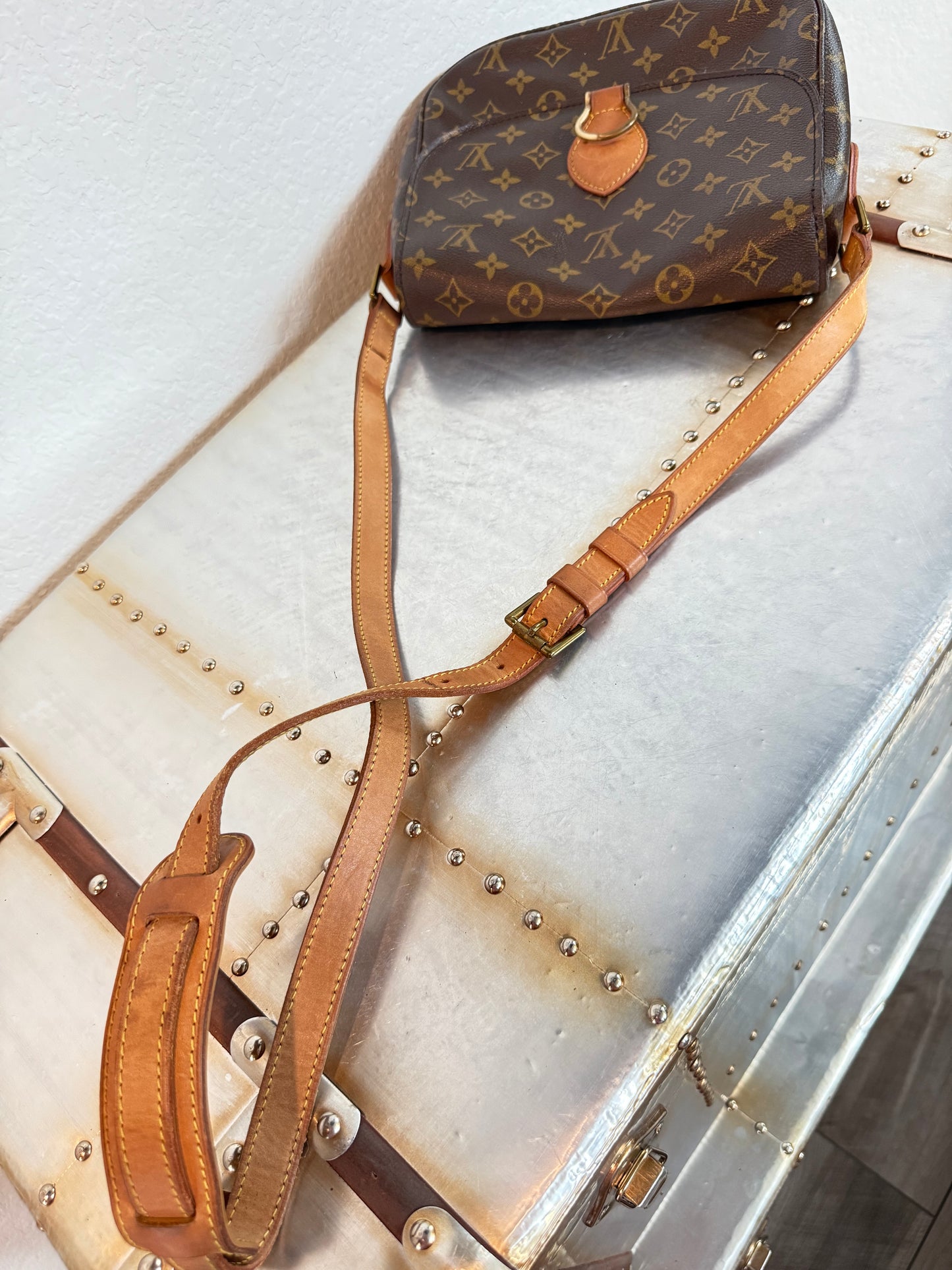 Pre-owned Authentic Louis Vuitton Saint Cloud GM Monogram Crossbody Bag