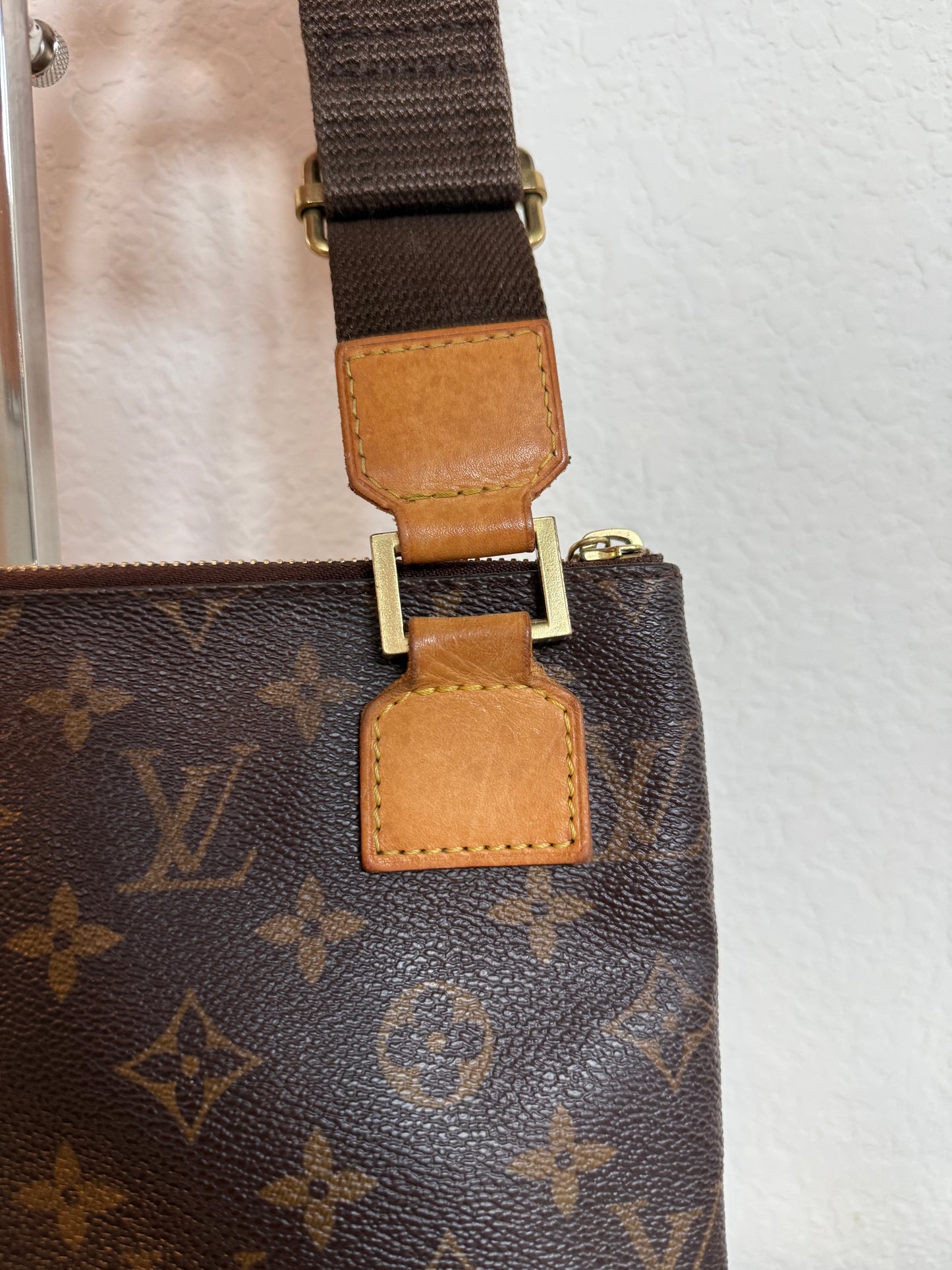 Pre-owned Authentic Louis Vuitton Pochette Bosphore Monogram Shoulder / Crossbody Bag