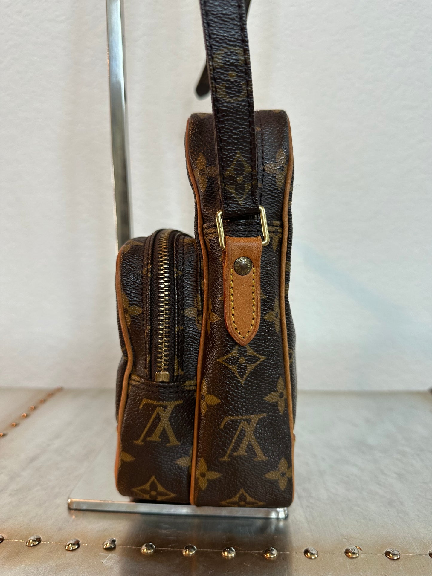 Pre-owned Authentic Louis Vuitton Amazon Monogram Crossbody Bag