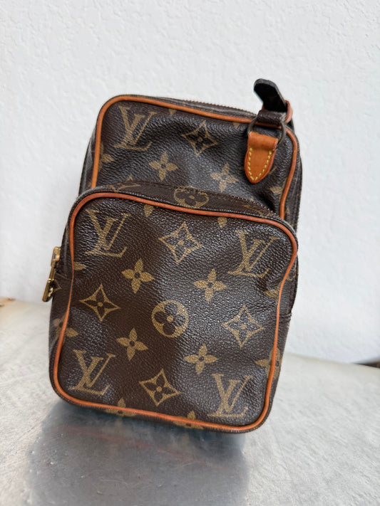 Pre-owned Louis Vuitton Mini Amazon Monogram Crossbody Bag