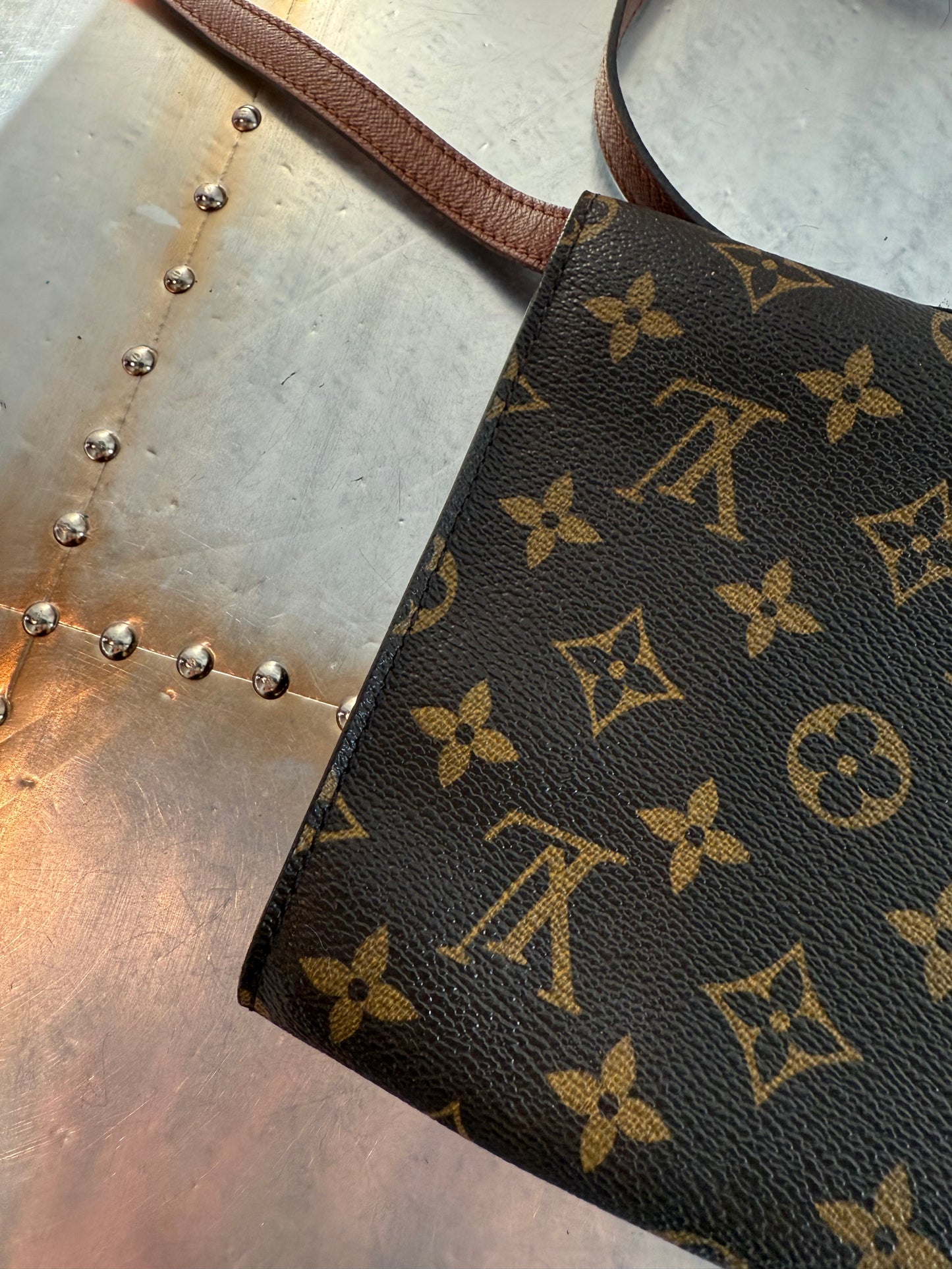 Pre-owned Authentic Louis Vuitton Bordeaux 2-Way Clutch / Shoulder Bag