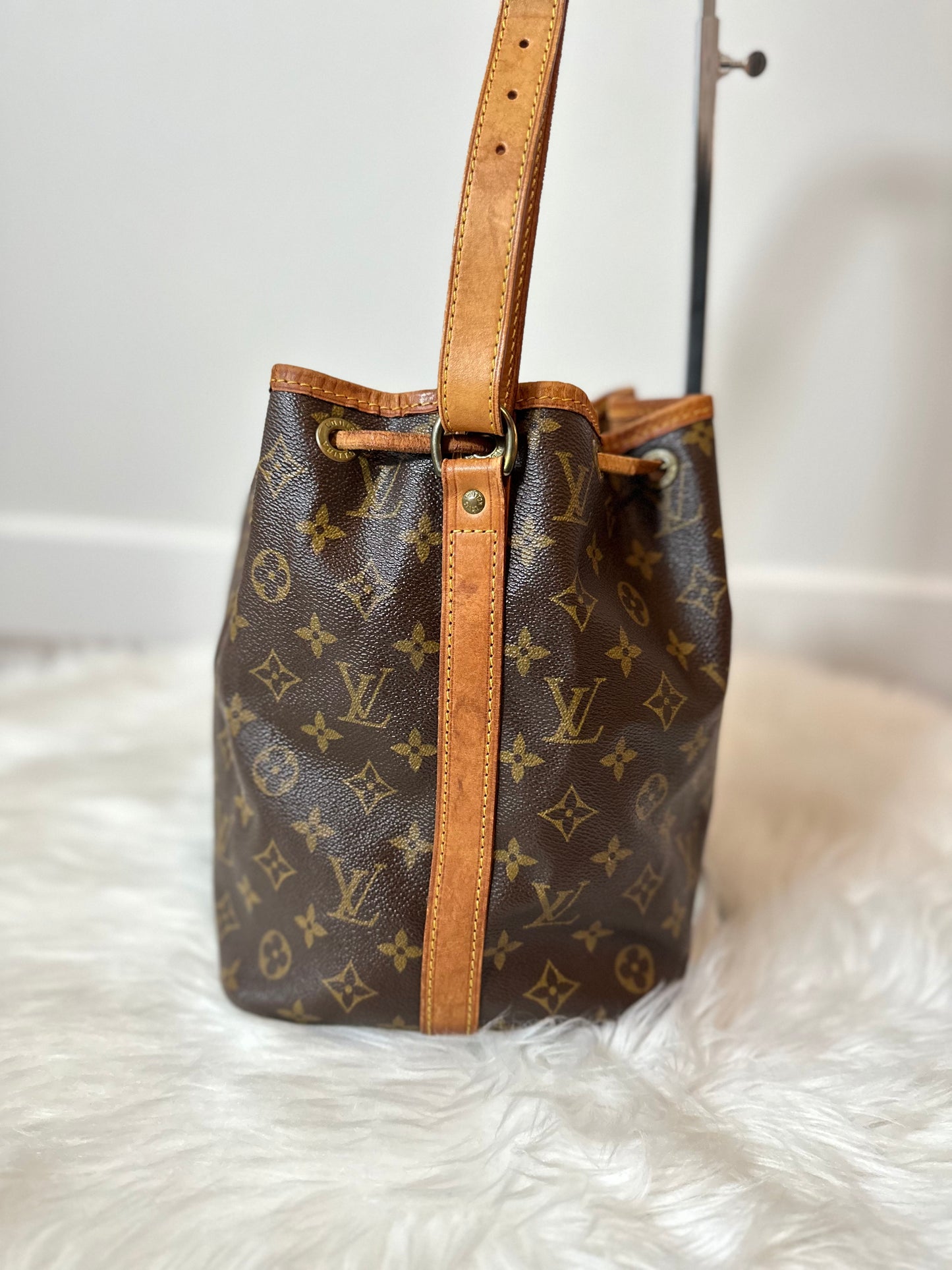Pre-owned Authentic Louis Vuitton Petite Noe Monogram
Shoulder Bag