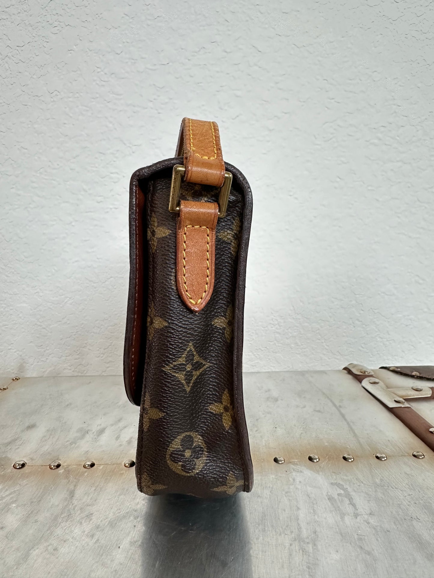 Pre-owned Authentic Louis Vuitton Saint Cloud MM Monogram Shoulder / Crossbody Bag