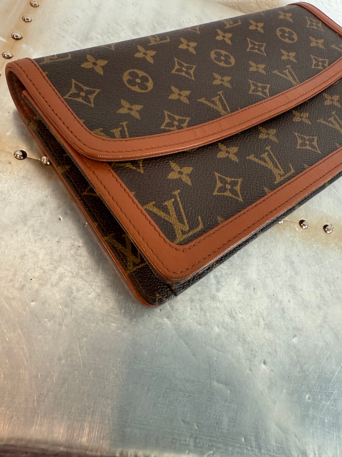 Pre-owned Authentic Louis Vuitton Monogram Dame Clutch Handbag