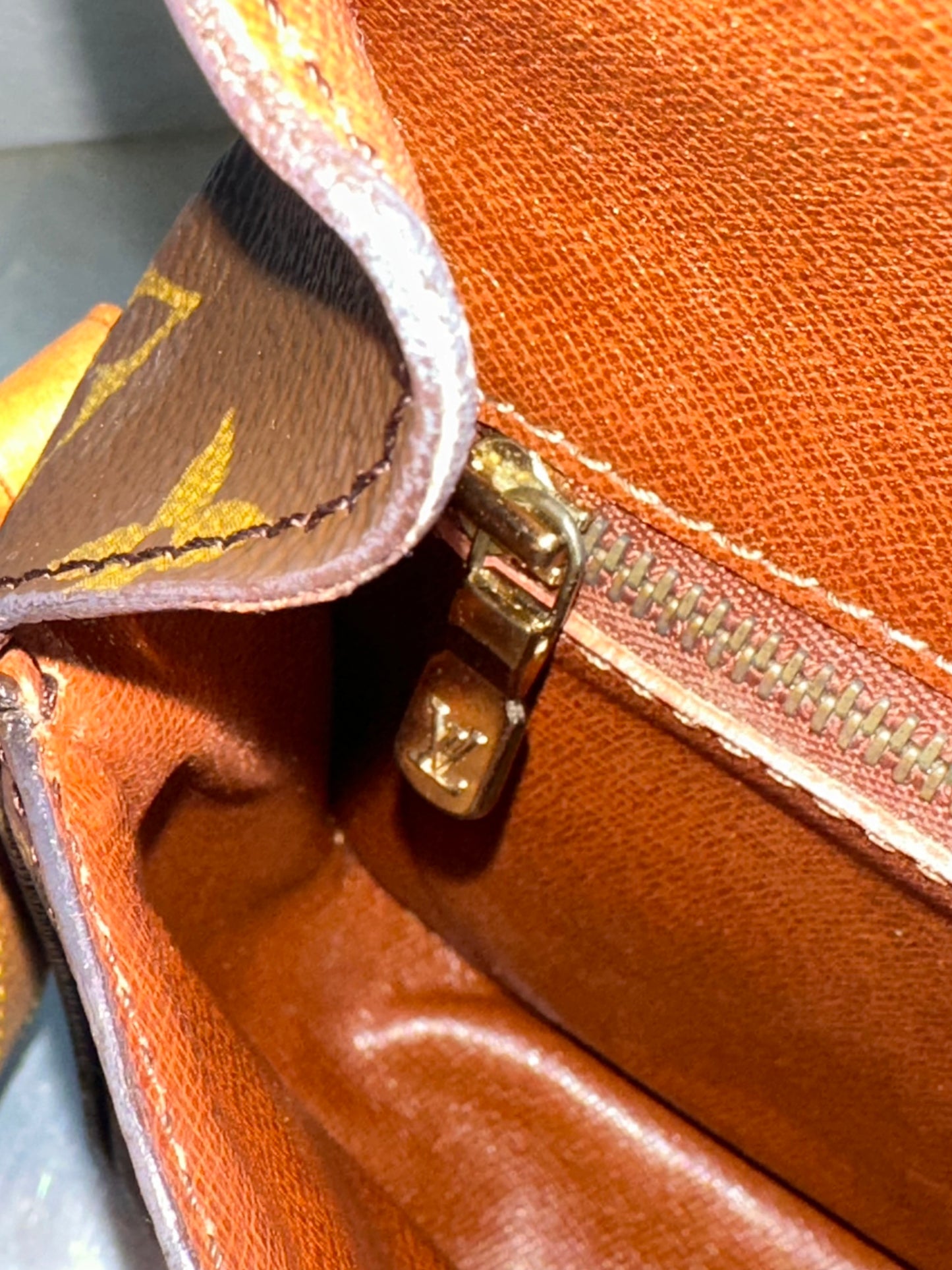 Pre-owned Authentic Louis Vuitton Saint Cloud MM Monogram Shoulder / Crossbody Bag