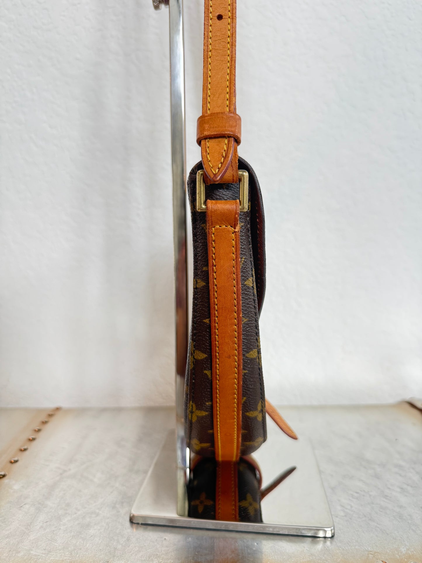 Pre-owned Authentic Louis Vuitton Chantilly MM Monogram Crossbody Bag