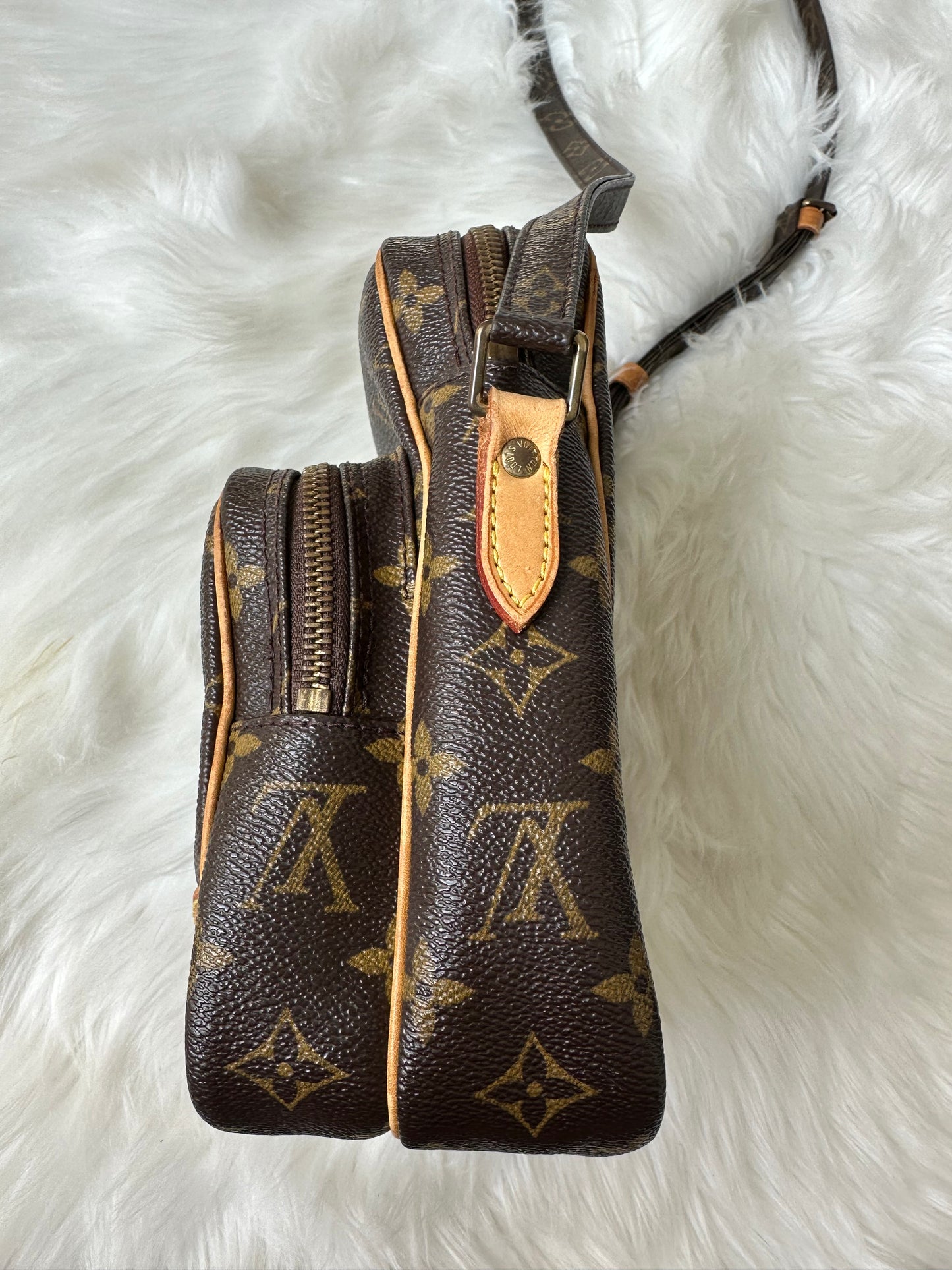 Pre-owned Authentic Louis Vuitton Amazon Monogram Crossbody Bag
