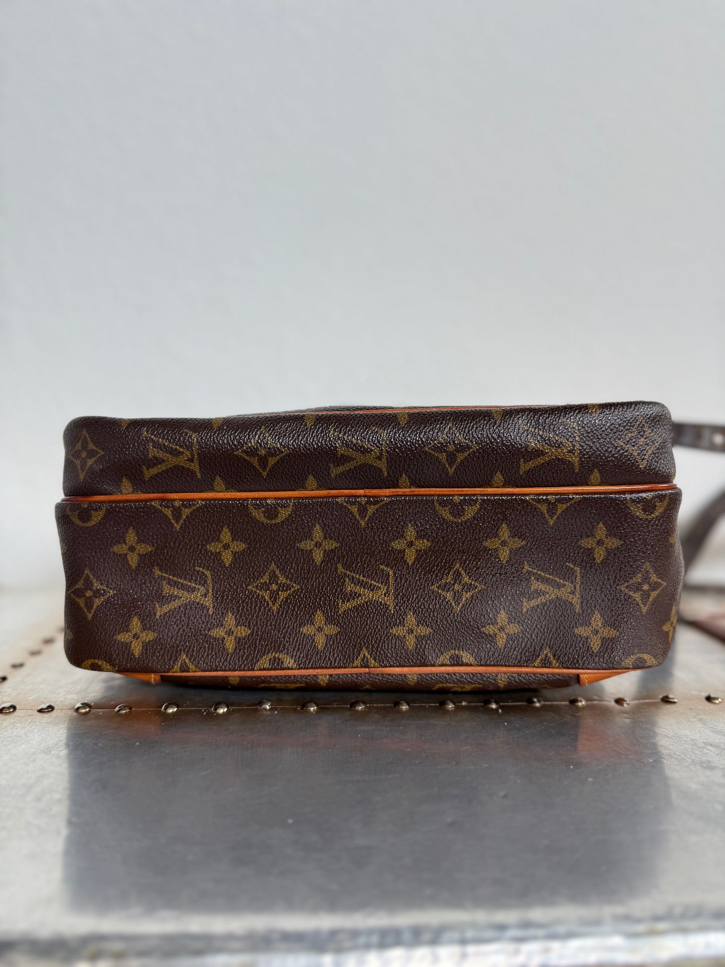 Pre-owned Louis Vuitton Nile PM Monogram Shoulder Bag/ Crossbody Bag