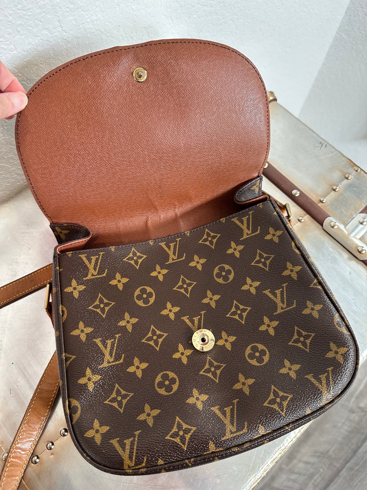 Pre-owned Authentic Louis Vuitton Saint Cloud GM Monogram Crossbody Bag