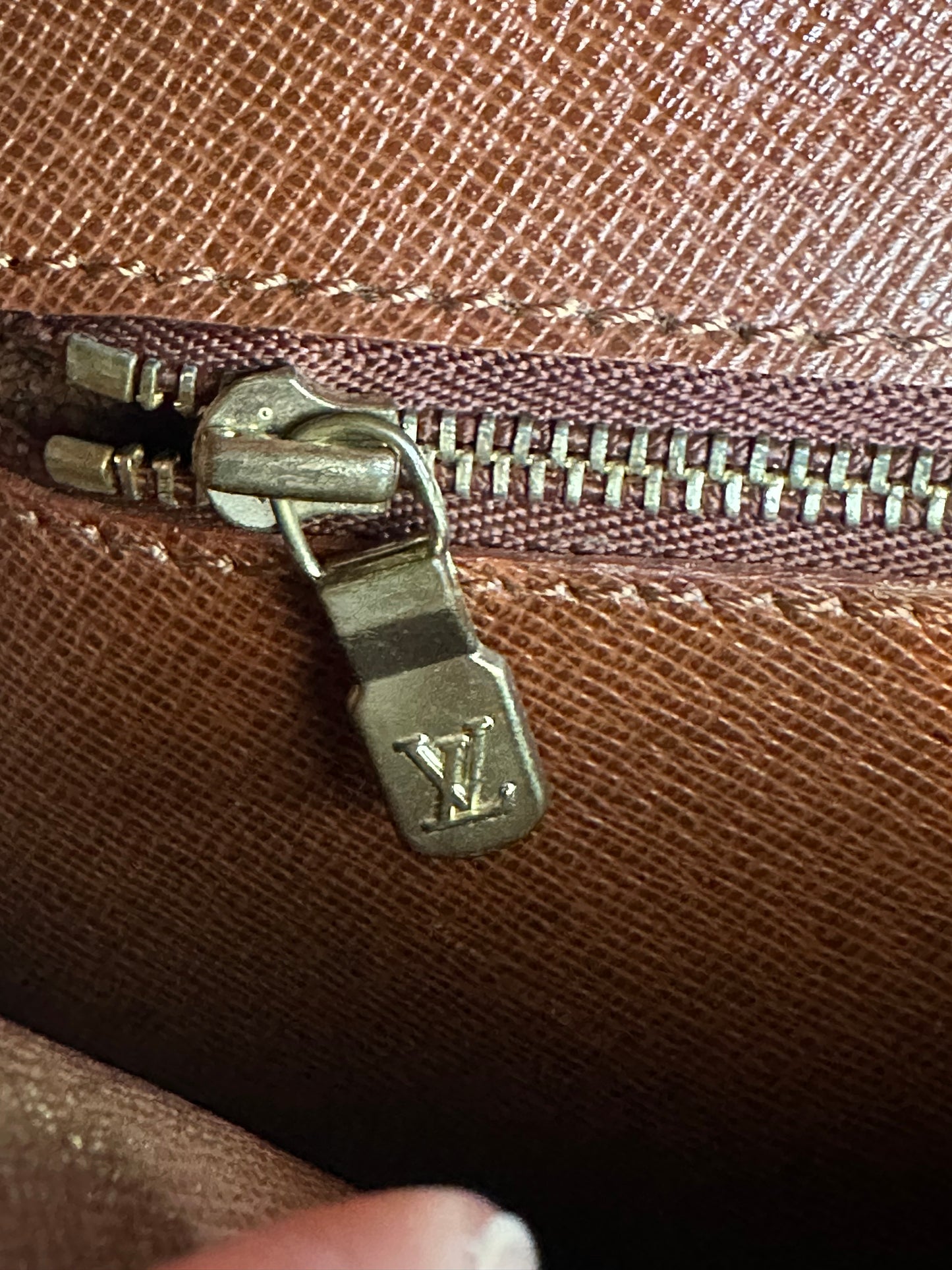 Pre-owned Authentic Louis Vuitton Saint Cloud GM Monogram Crossbody Bag